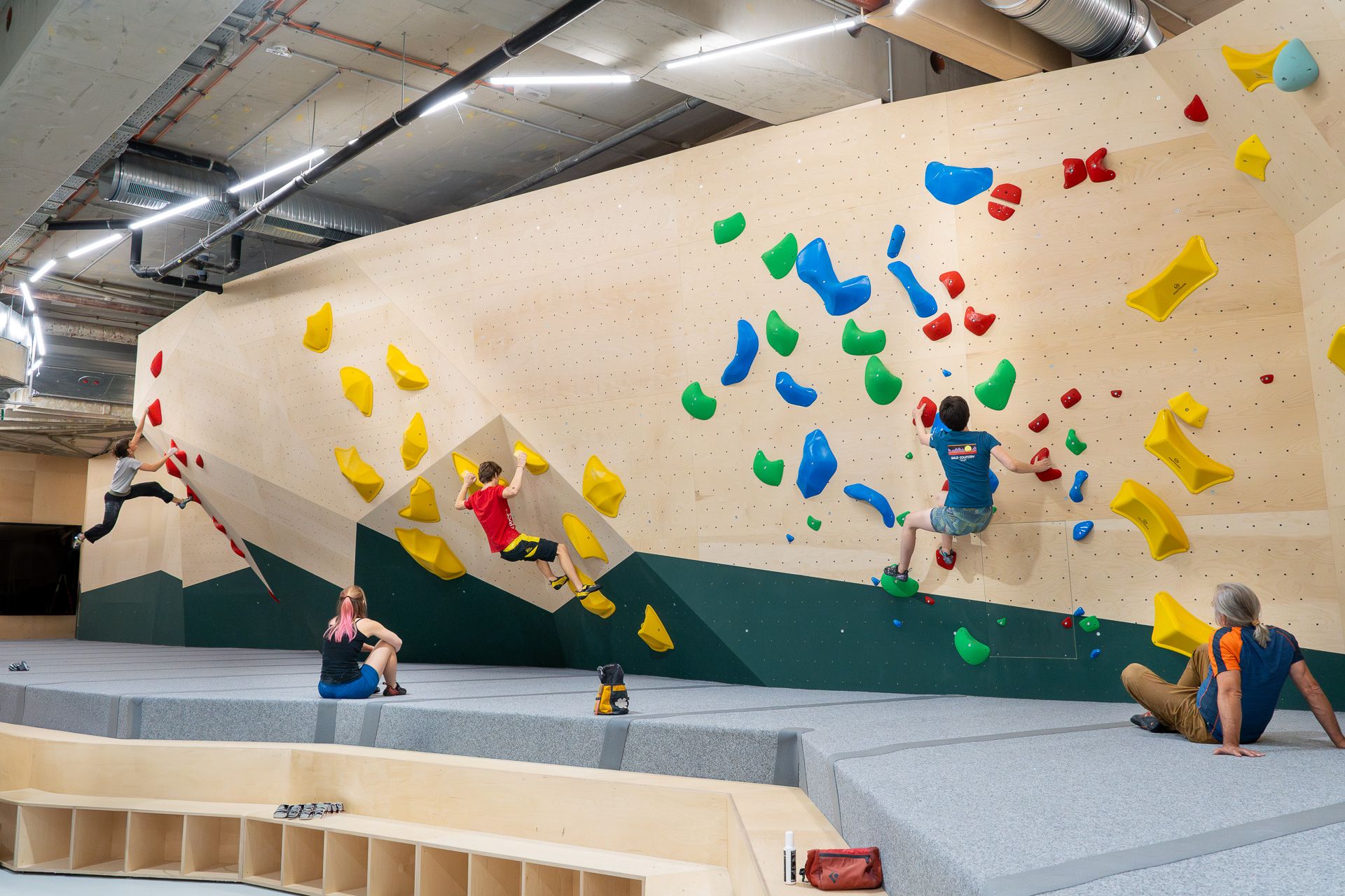 Direkt im SCN entsteht auf einer Fläche von 1.426 m2 eine moderne Boulderhalle, die jede Menge Kletterspaß für Einsteiger*innen bis hin zu Profis bietet.