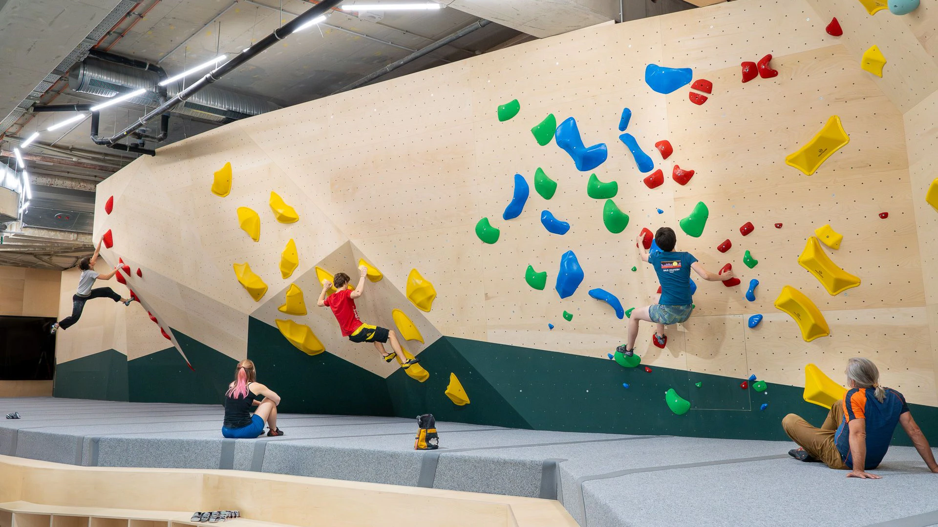 Heute.at - Edelweiss Floridsdorf – Neue Boulderhalle eröffnet