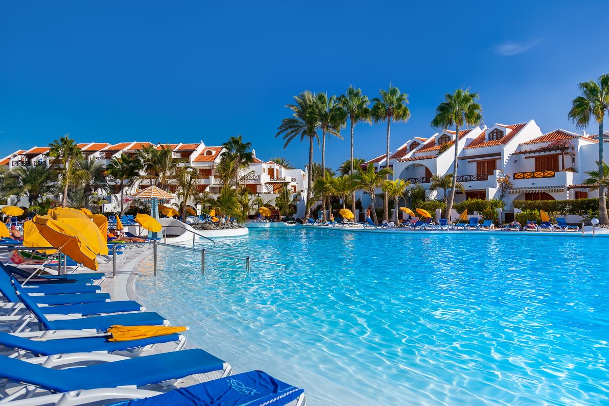Rund 60 Hotelgäste wurden nach einem Aufenthalt im Pool ins Spital gebracht.