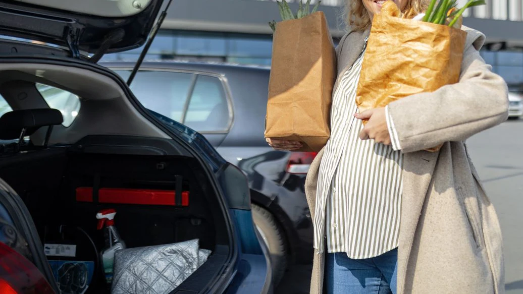 Heute.at - Frau gebärt auf Supermarkt-Parkplatz, bekommt Gutschein