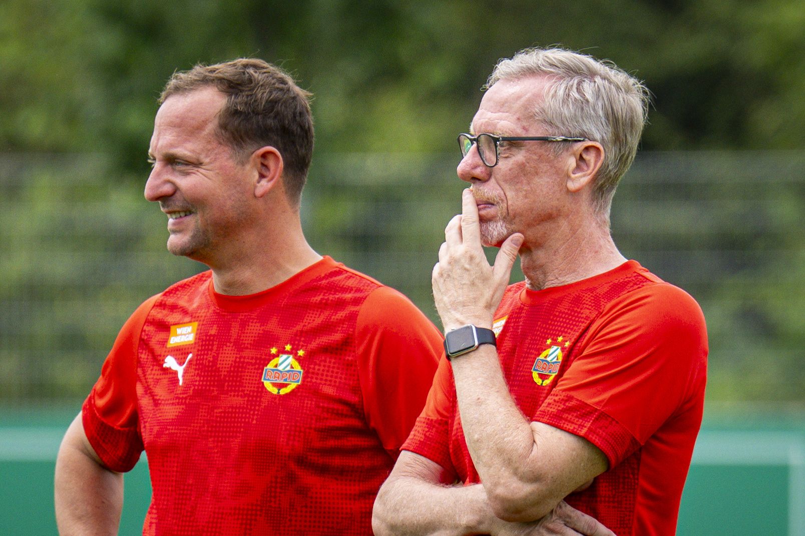 Thomas Sageder (l.) vor einem Jahr als Rapid-Co-Trainer von Peter Stöger