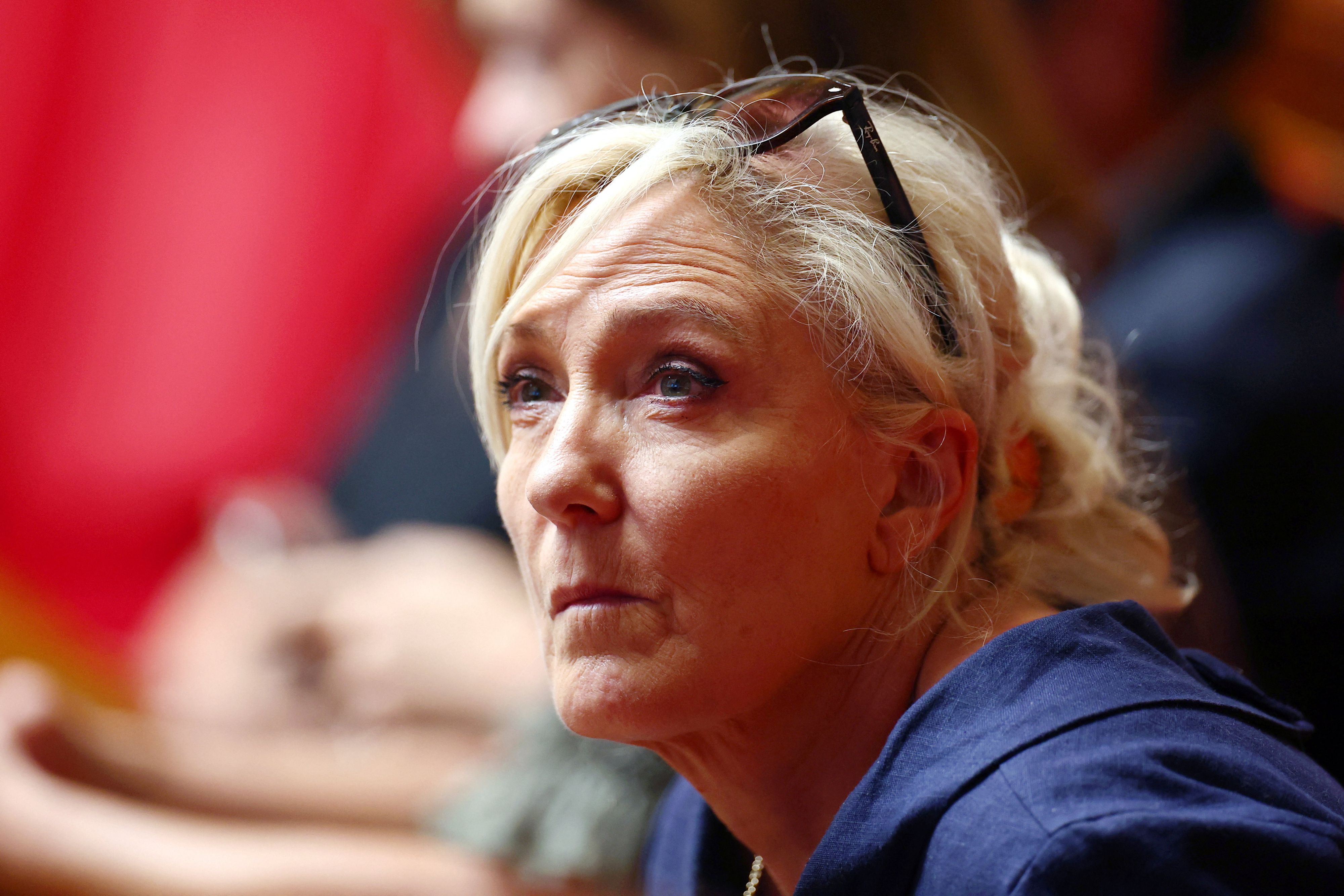 Rechtspolitikerin Marine Le Pen geht gegen ihre Verurteilung in einem Veruntreuungsprozess vor. 