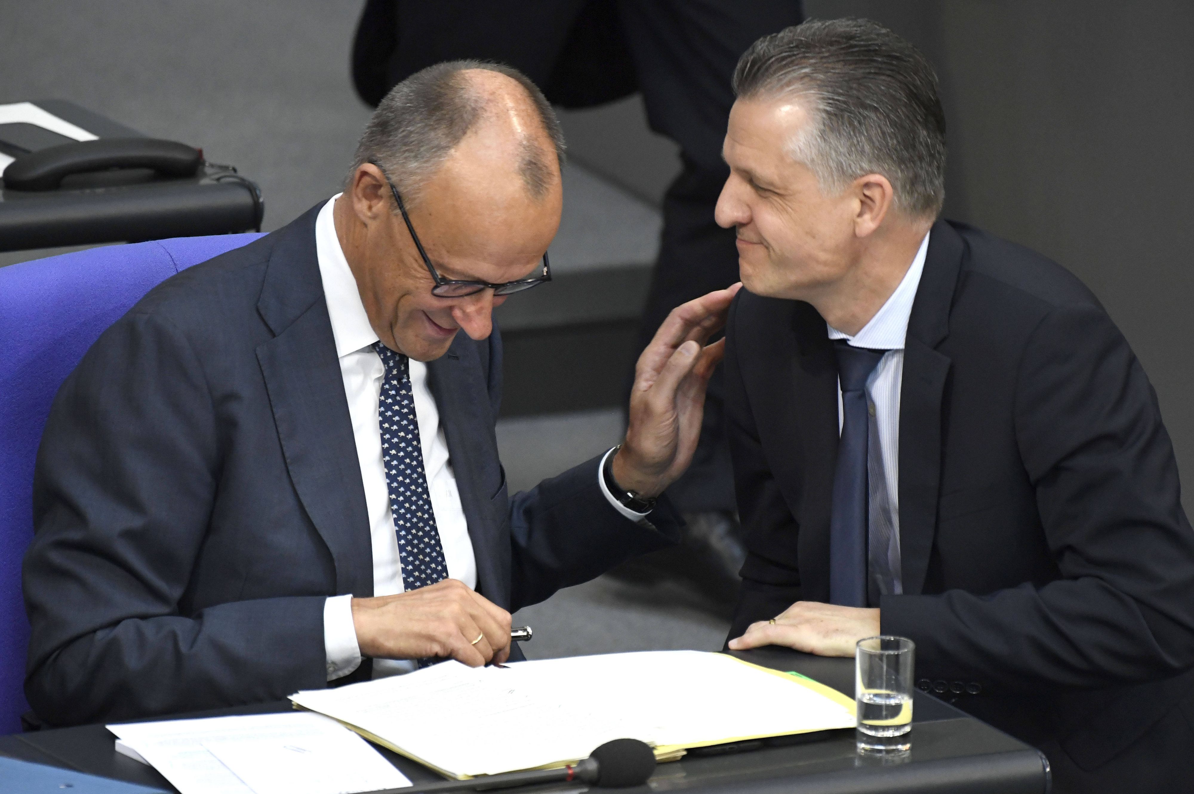 Bundeskanzler Friedrich Merz und der neue Fraktionschef Thorsten Frei.