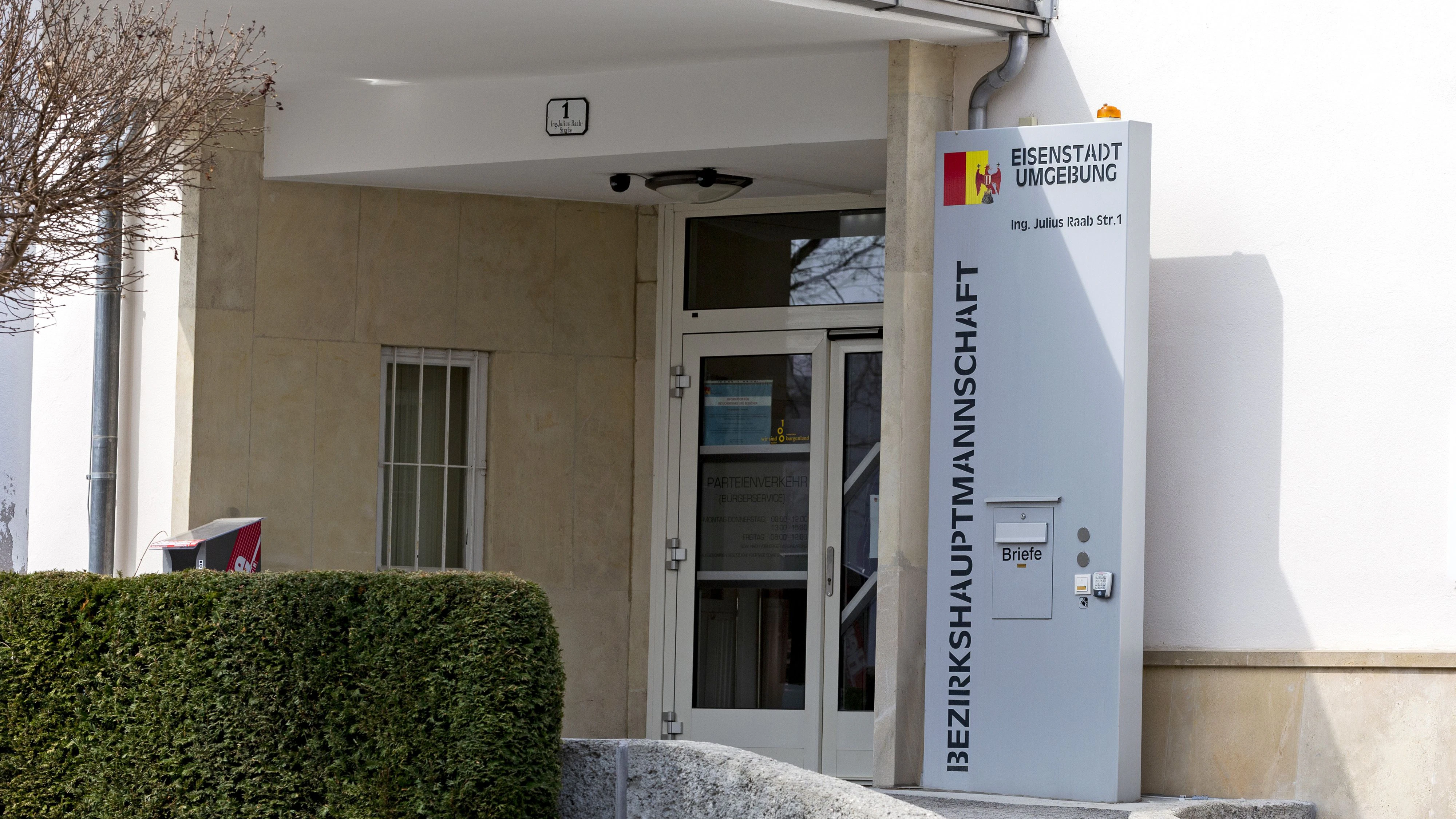 Heute.at - Fäkal-Bakterien entdeckt – beliebter Badeteich gesperrt