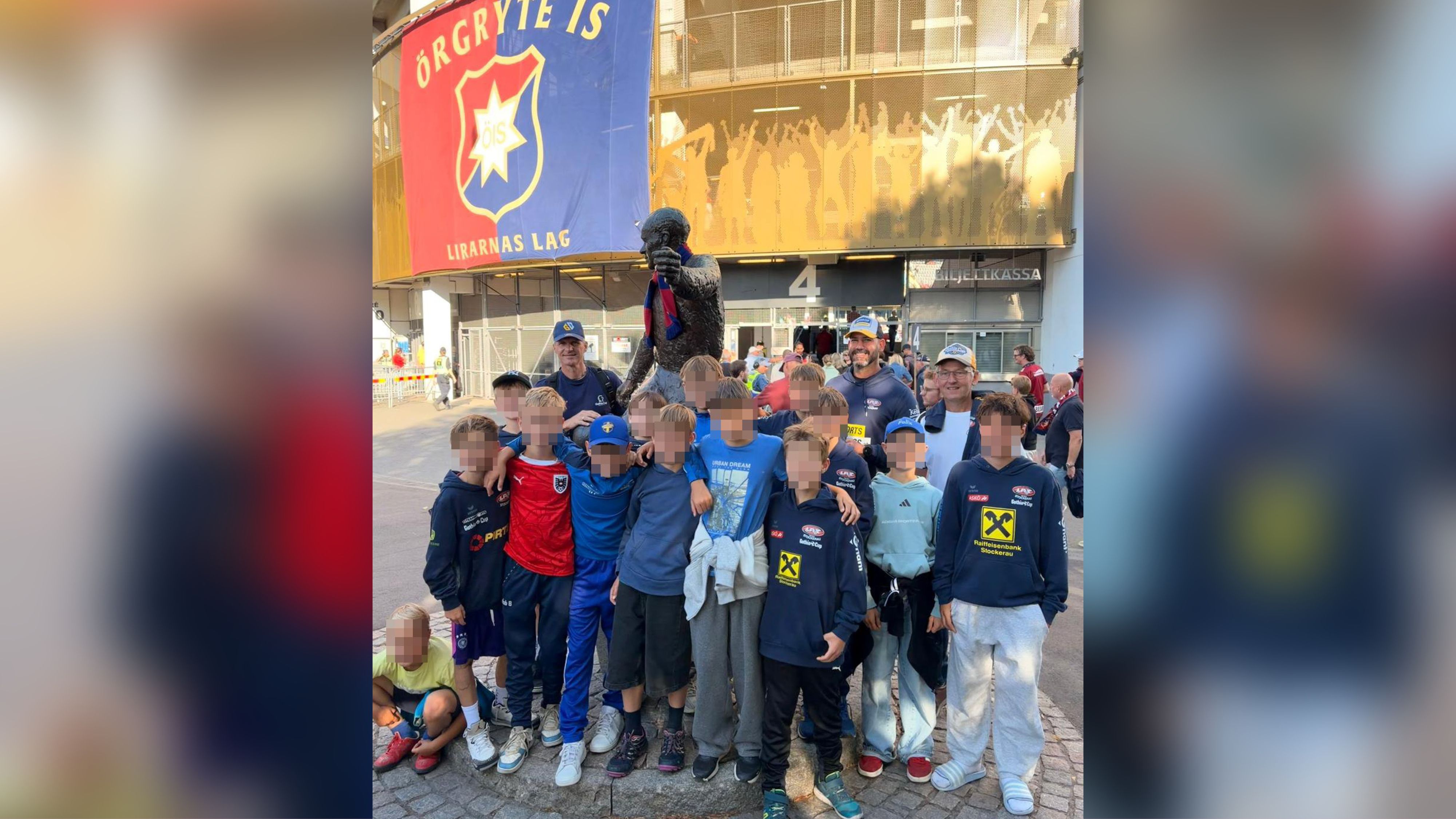 Ein junges Fußballteam wollte mit Betreuern und Eltern von Schweden nach Wien zurück. Der Flug wurde aber gestrichen.