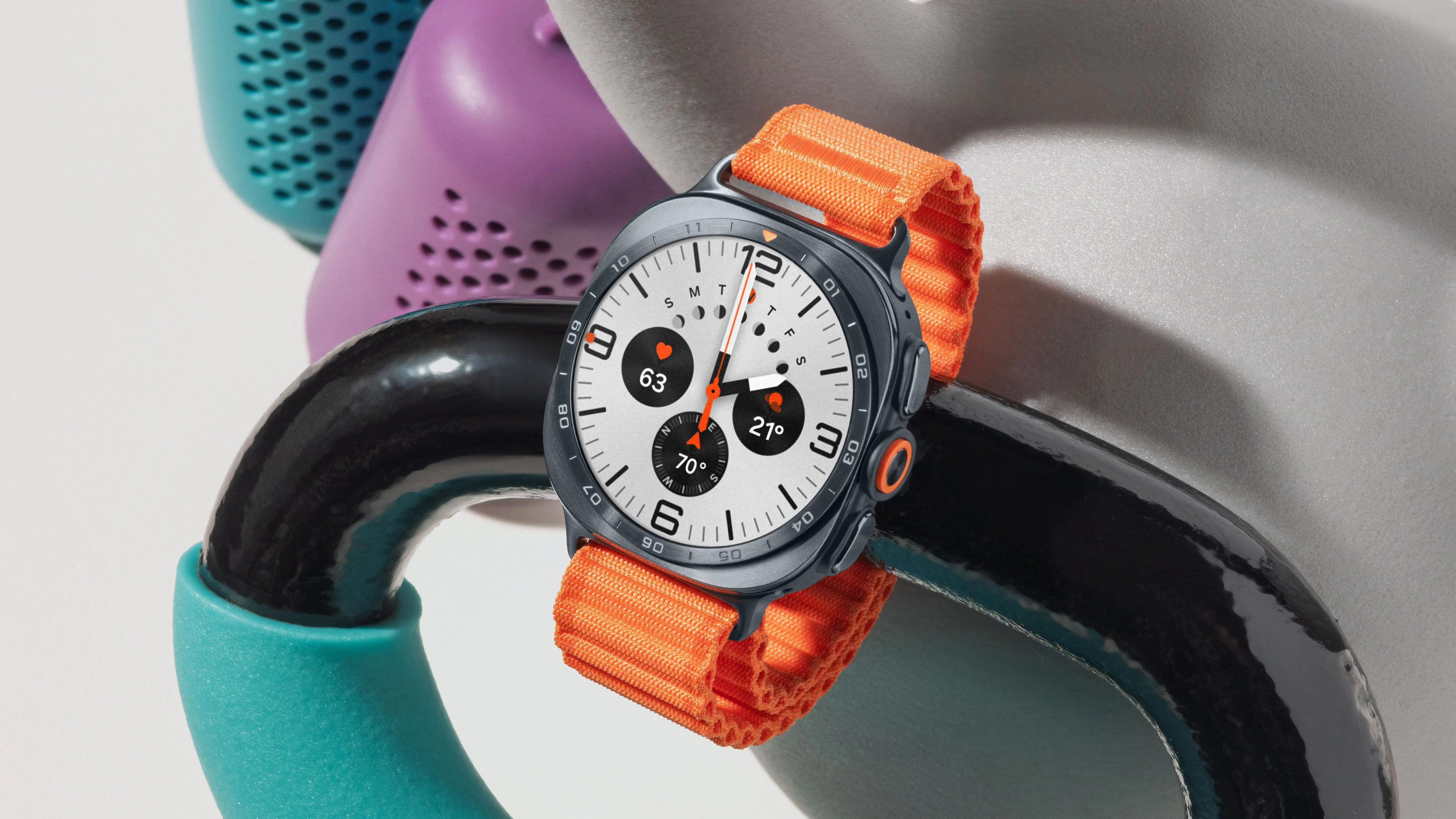 Die Galaxy Watch Ultra2 setzt stärker auf Feinschliff. Samsung vergrößert den Akku und verdoppelt den internen Speicher. 