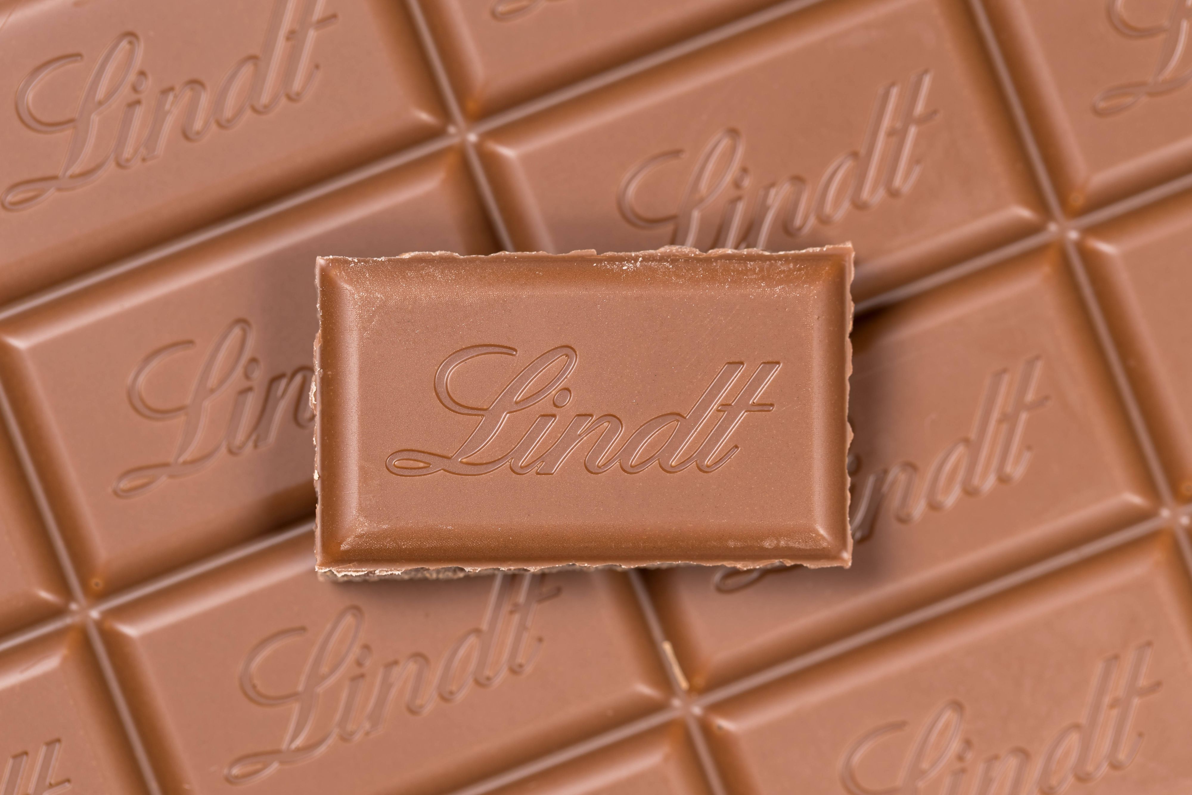 Lindt muss seine jüngste Preiserhöhung für Schokolade zurücknehmen. Der Druck der Kunden wurde zu groß.