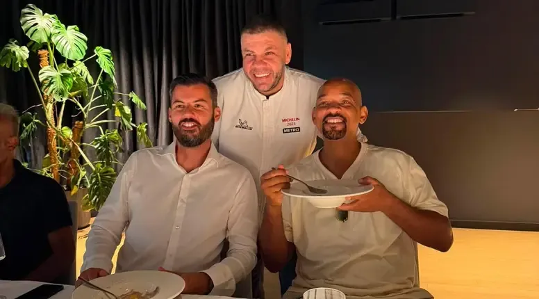 Will Smith lässt es sich schmecken.