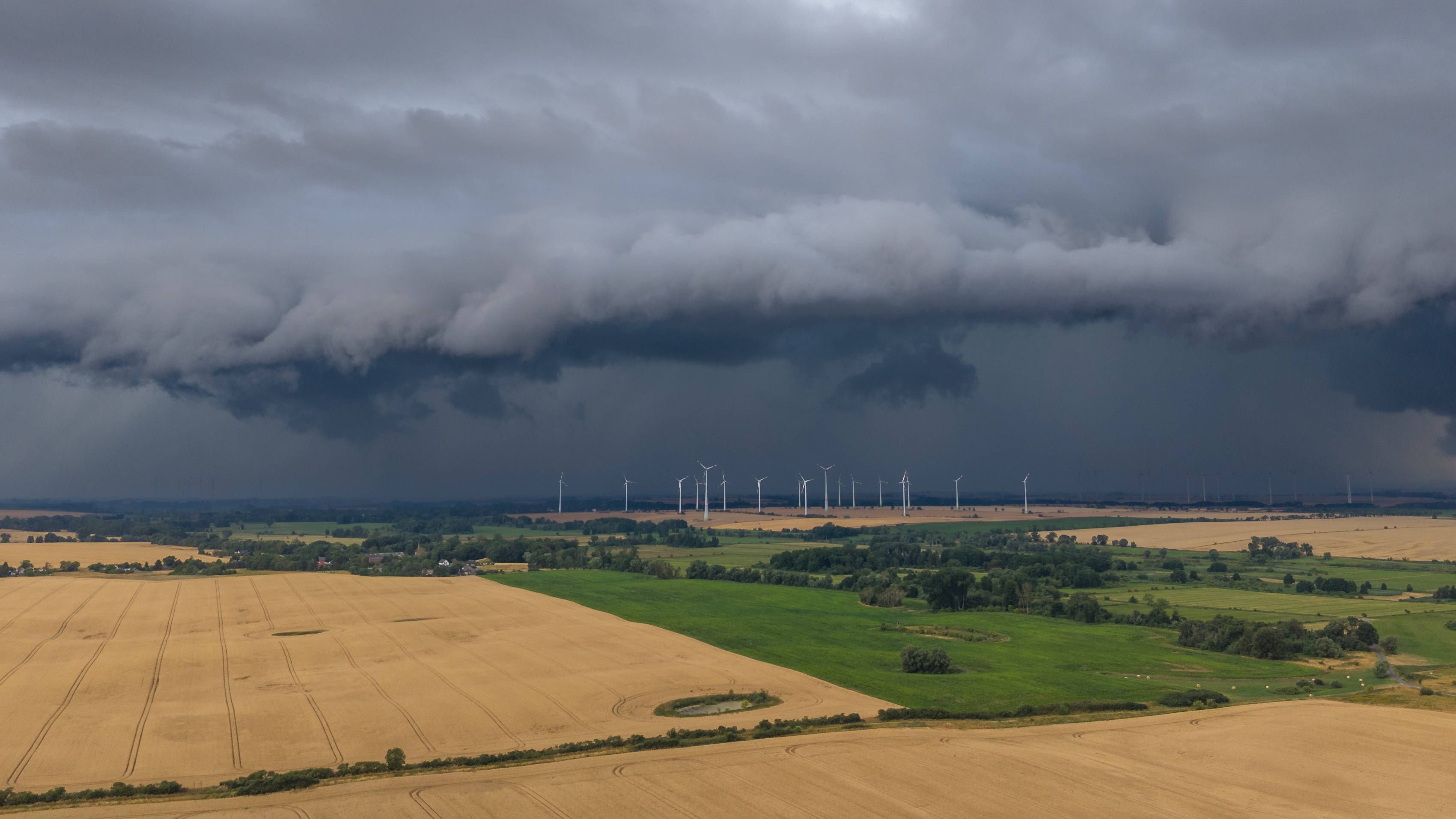 Heute.at - Kälte-Peitsche bringt Schwergewitter nach Österreich