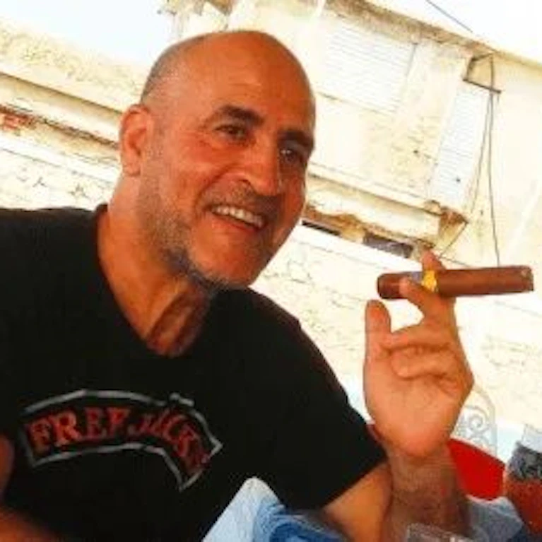 Der Geschäftsmann Daniel Siad sah sich selbst als "Fischer", der für den Sexualstraftäter Jeffrey Epstein in Europa die Netze auswarf. In den bislang veröffentlichten Teilen der Epstein-Akten taucht sein Name mehr als 2.000 Mal auf. Nun wurde er nahe Paris tot gefunden.