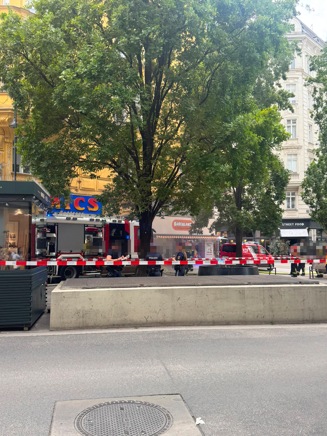 Heute.at - Rauch dringt aus Gebäude – Großeinsatz in Wiener City