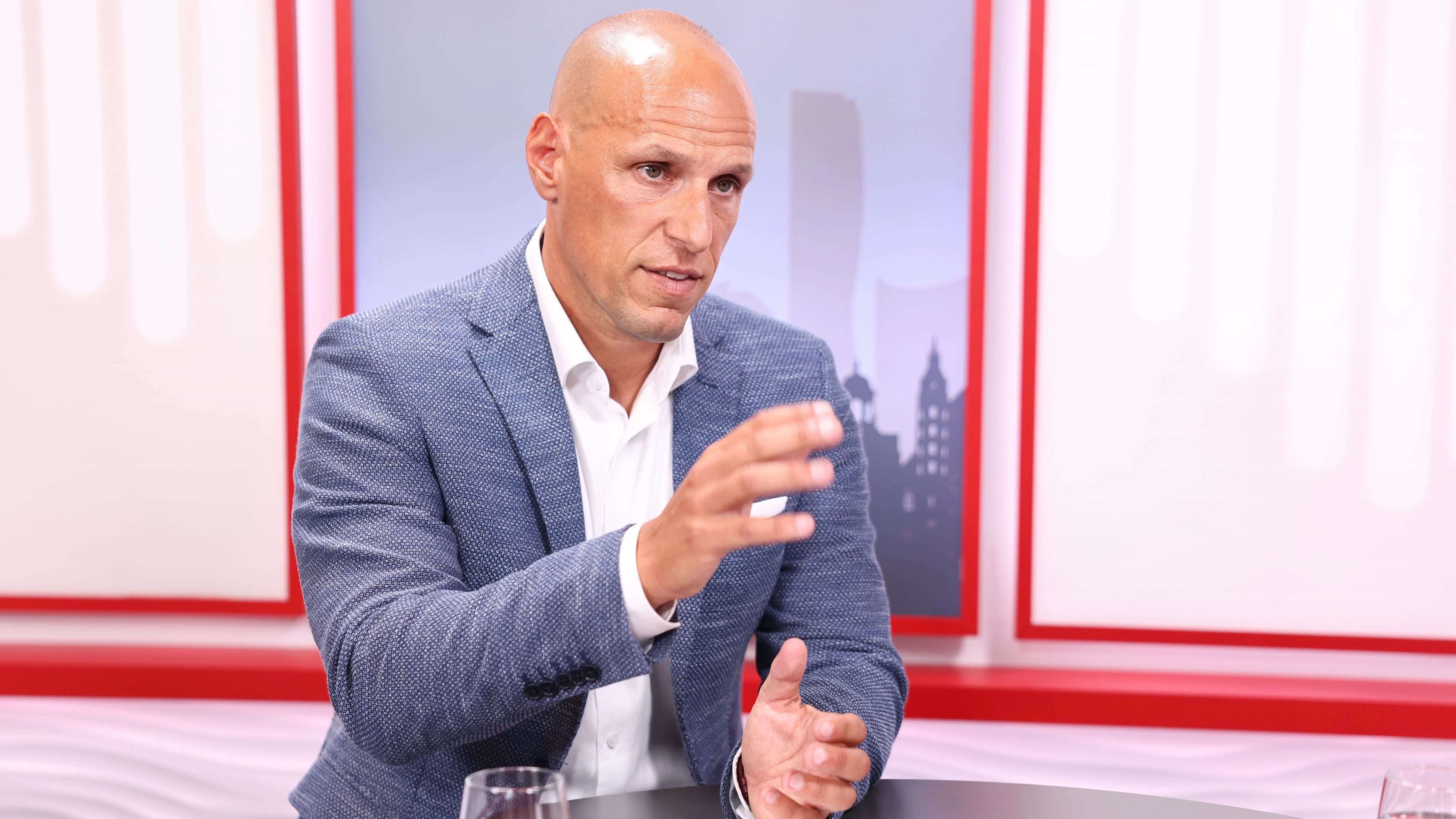 Heute.at - Kopftuch runter, Regeln einhalten oder Land verlassen