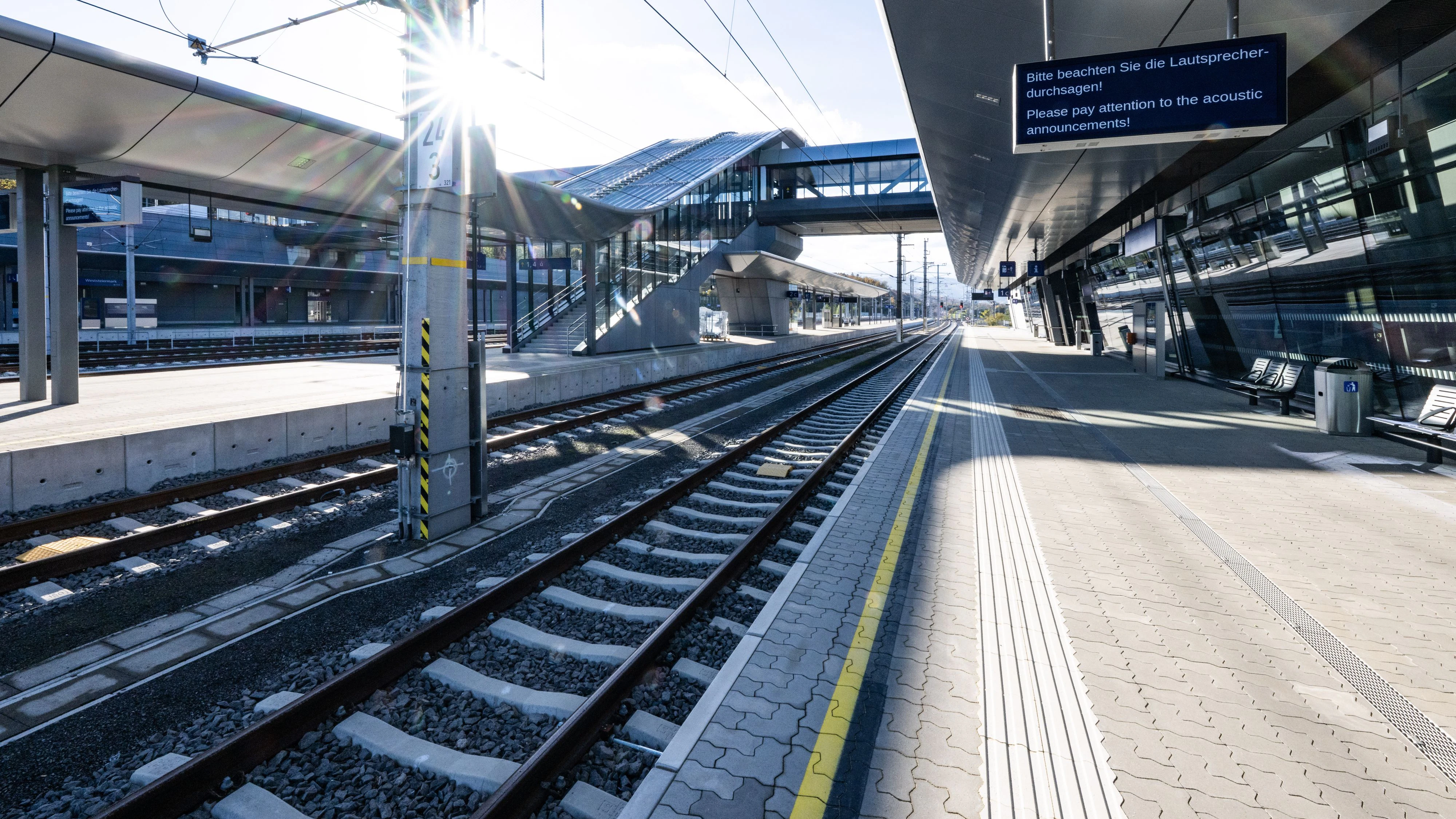 Heute.at - Train-Surfer legen Koralmbahn lahm – Polizei jagt Trio
