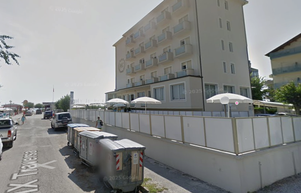In diesem Hotel passierte das Unglück – der Pool befindet sich im Vordergrund.
