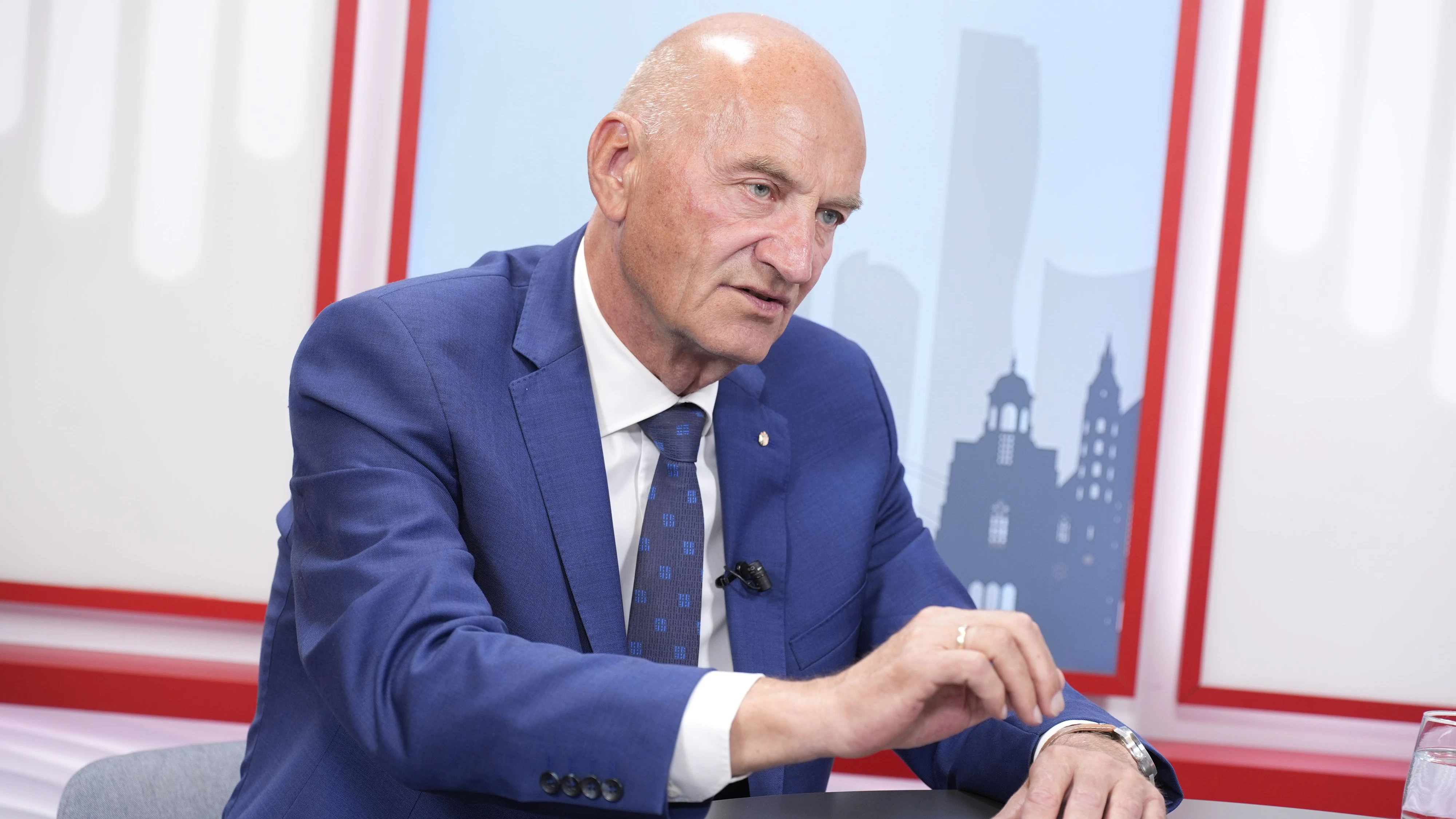 "Wer Sozialhilfe bezieht, muss nachweisen, dass er sich um eine Verbesserung seiner Lage bemüht", sagt VP-Landesrat Dörfel.