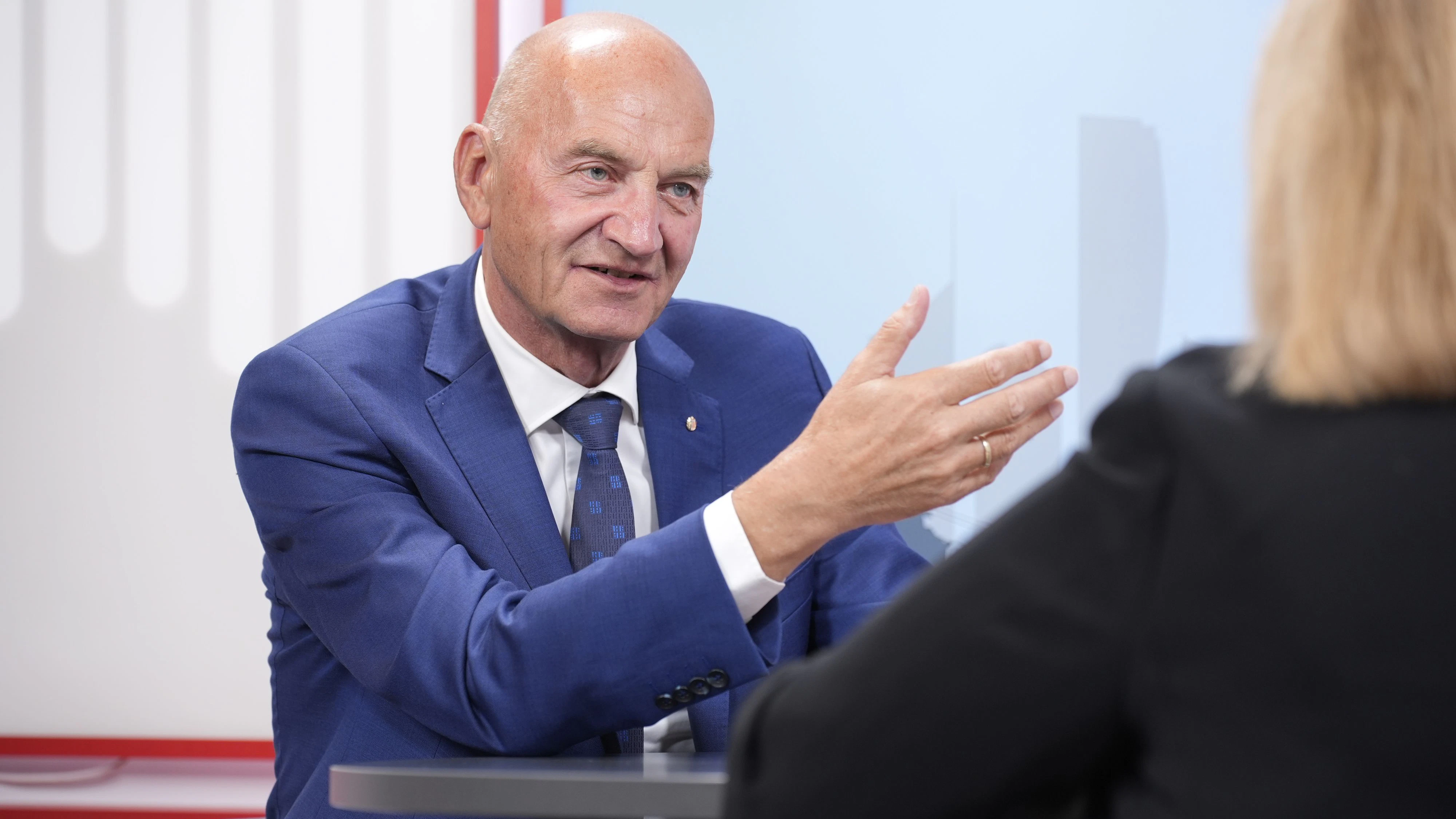 Bei der Politik der Bundesregierung gebe es "viel Luft nach oben", sagt OÖ-Landesrat Christian Dörfel (ÖVP).