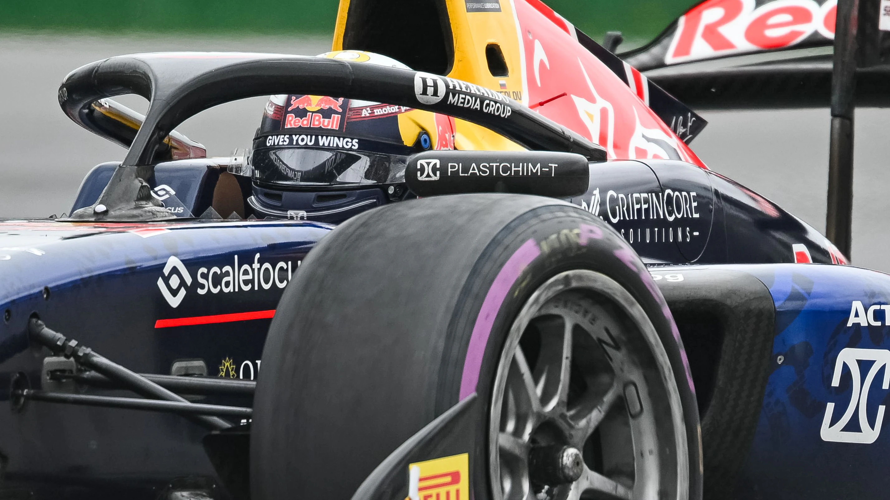 Heute.at - Fahrer sorgt für Kopfzerbrechen bei Red Bull