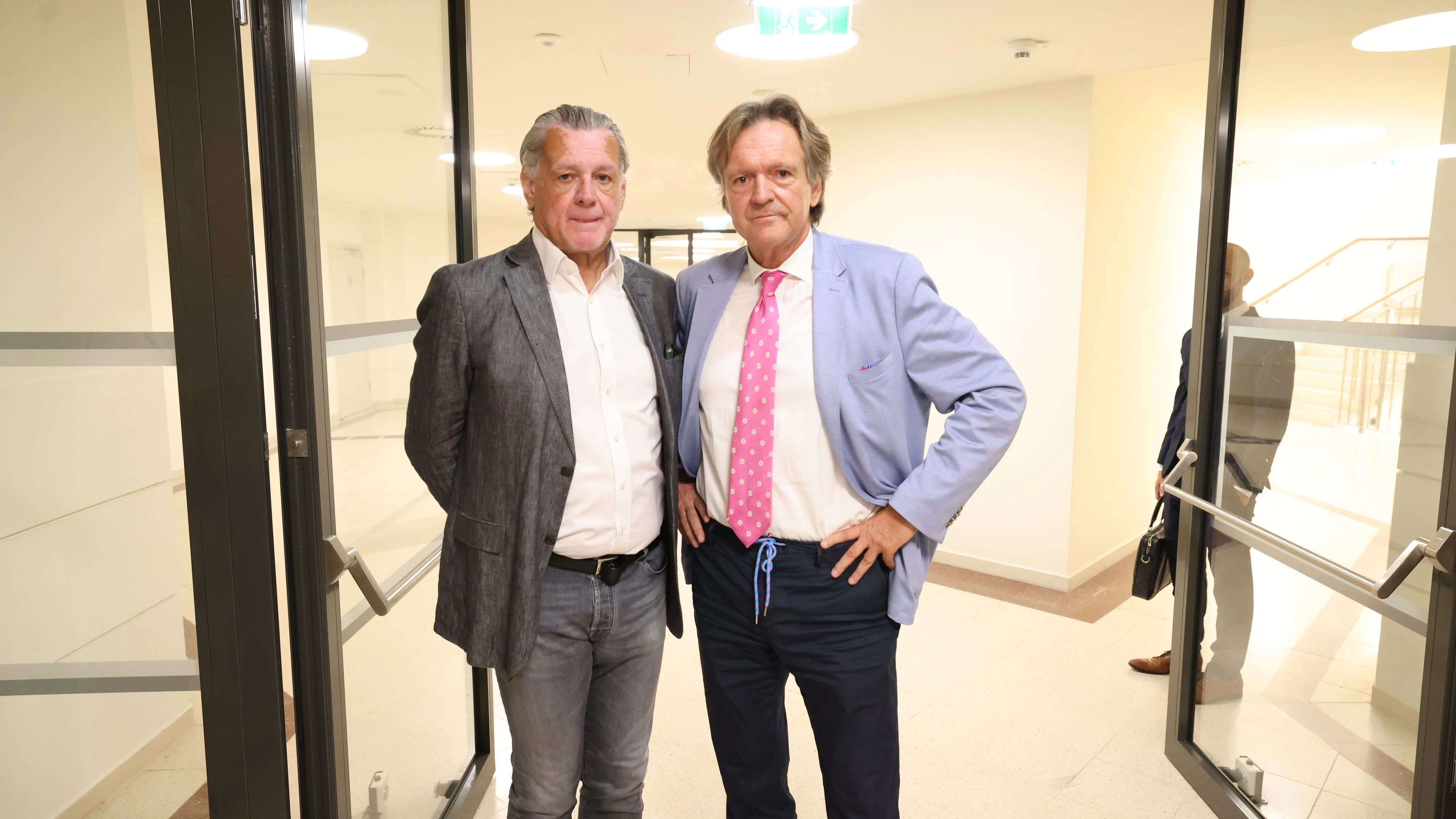 Frau T. wird von Anwalt Alfred Boran (l.) vertreten; Kollege Christian Werner (r.) ist ebenfalls als Opfervertreter mit Mandantschaft beteiligt.