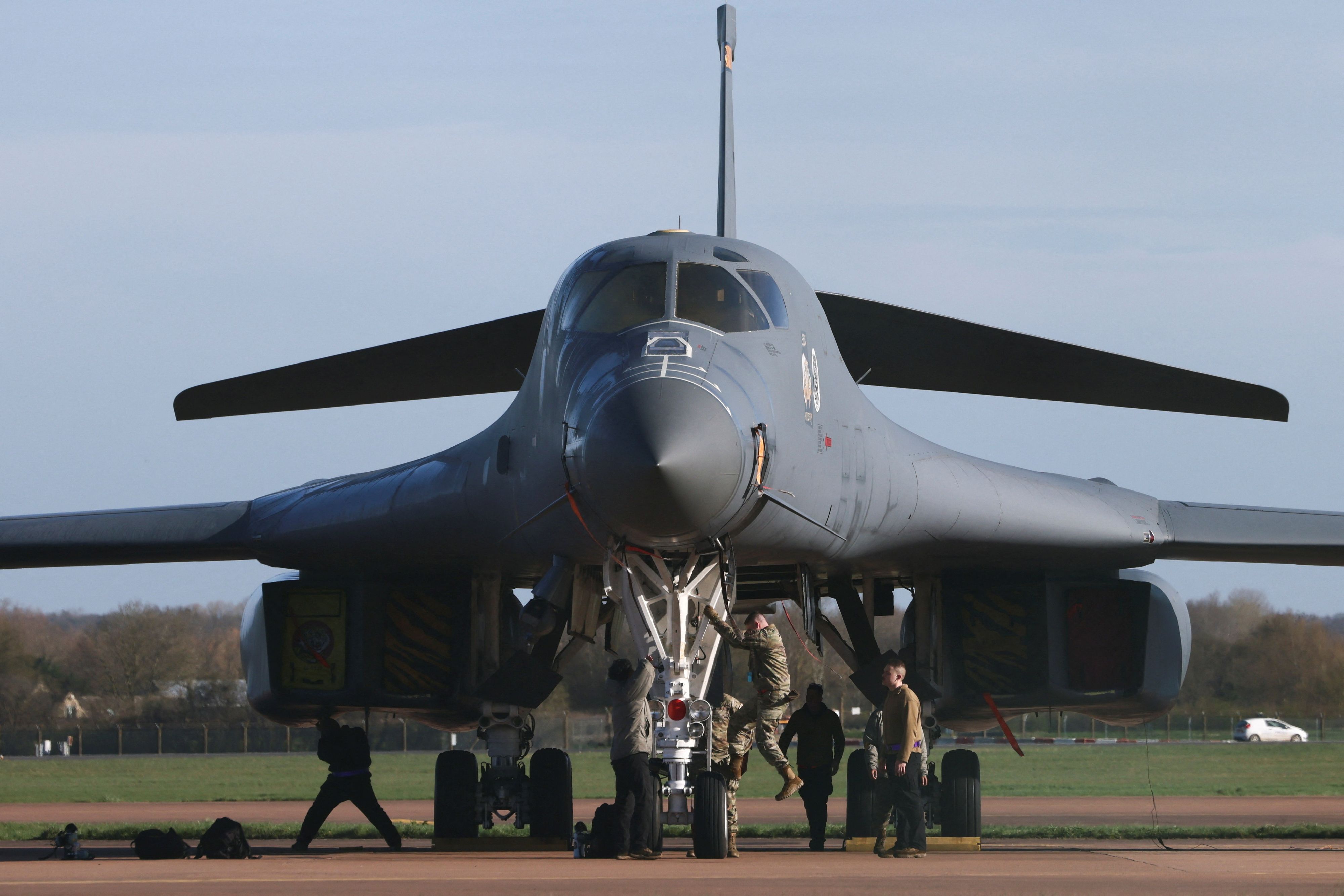 Die USA schicken erstmals einen B-1-Langstreckenbomber.