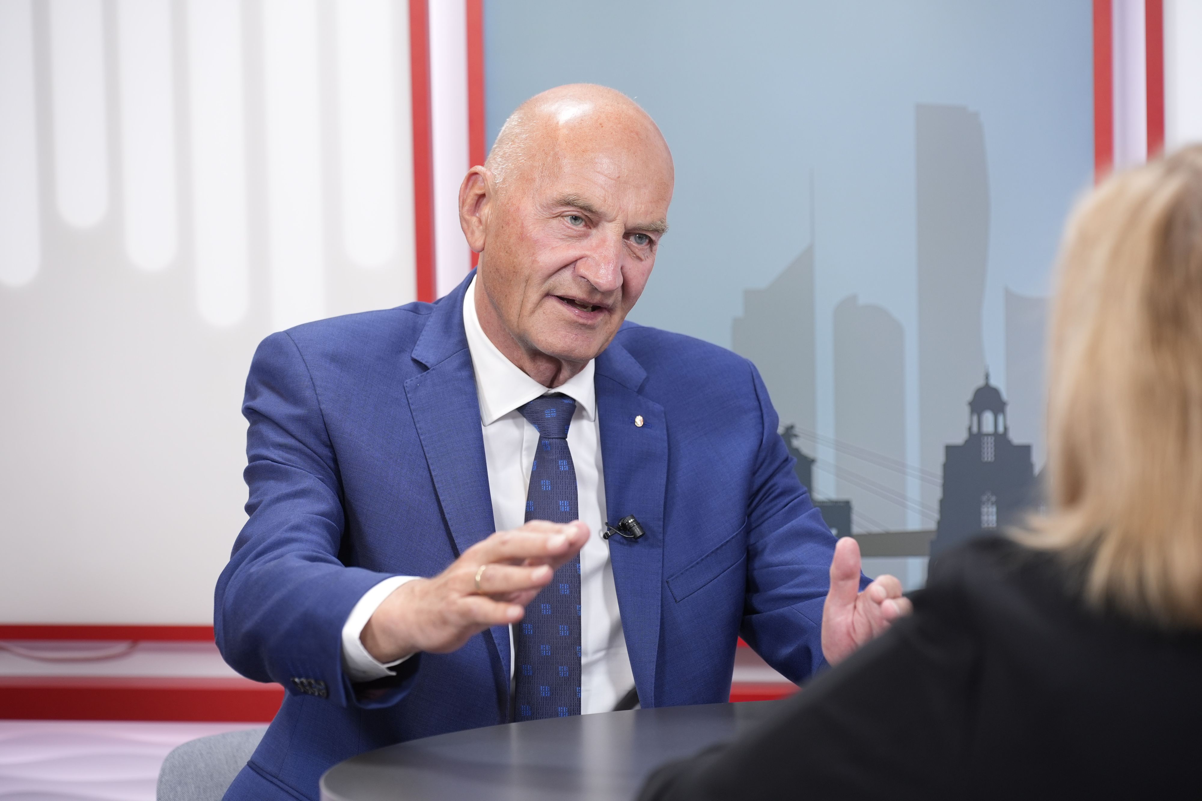 Christian Dörfel (ÖVP), Landesrat für Soziales, Integration und Jugend in Oberösterreich, im Interview mit 