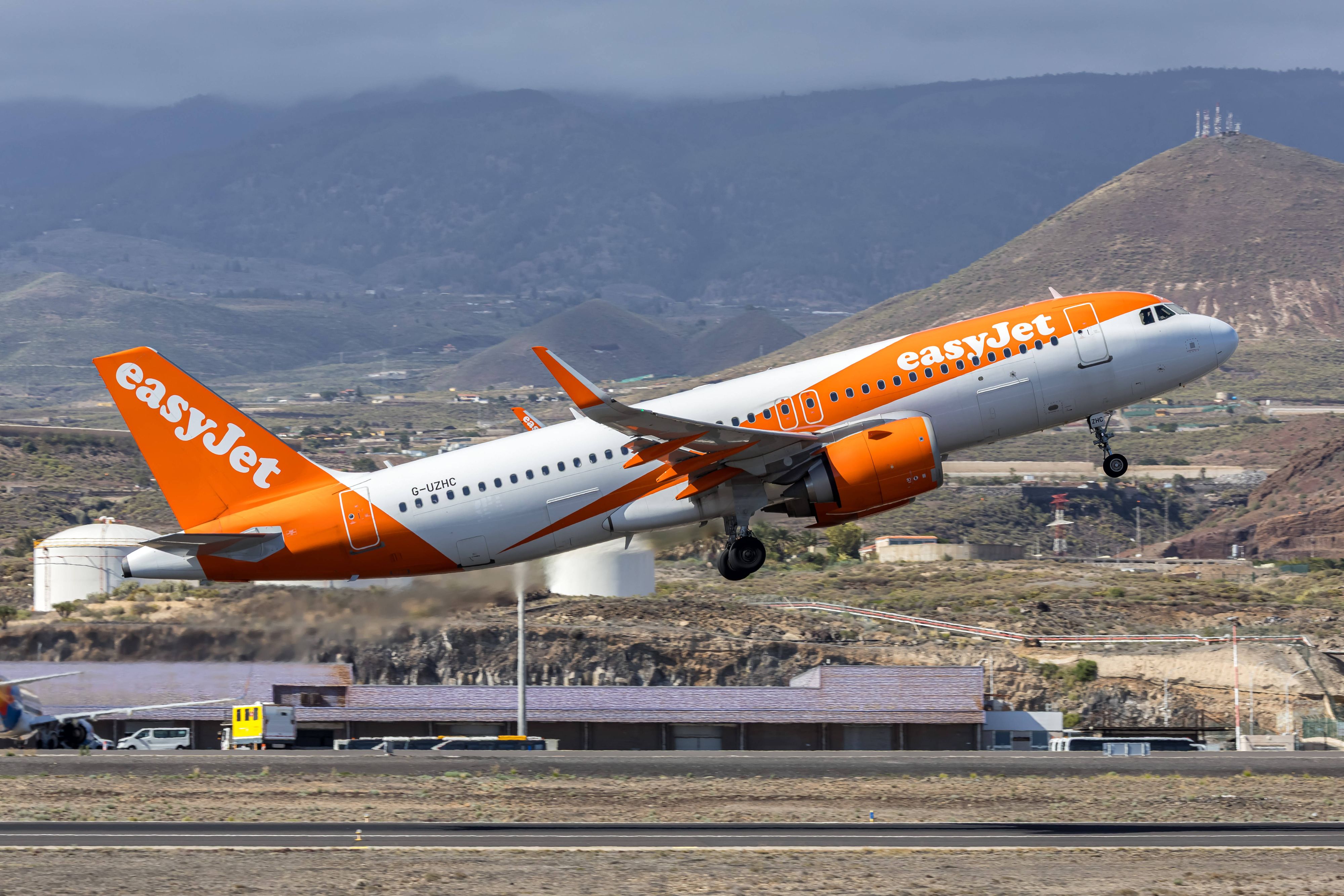 Ein EasyJet Airbus A320neo am Flughafen Teneriffa. Archivbild