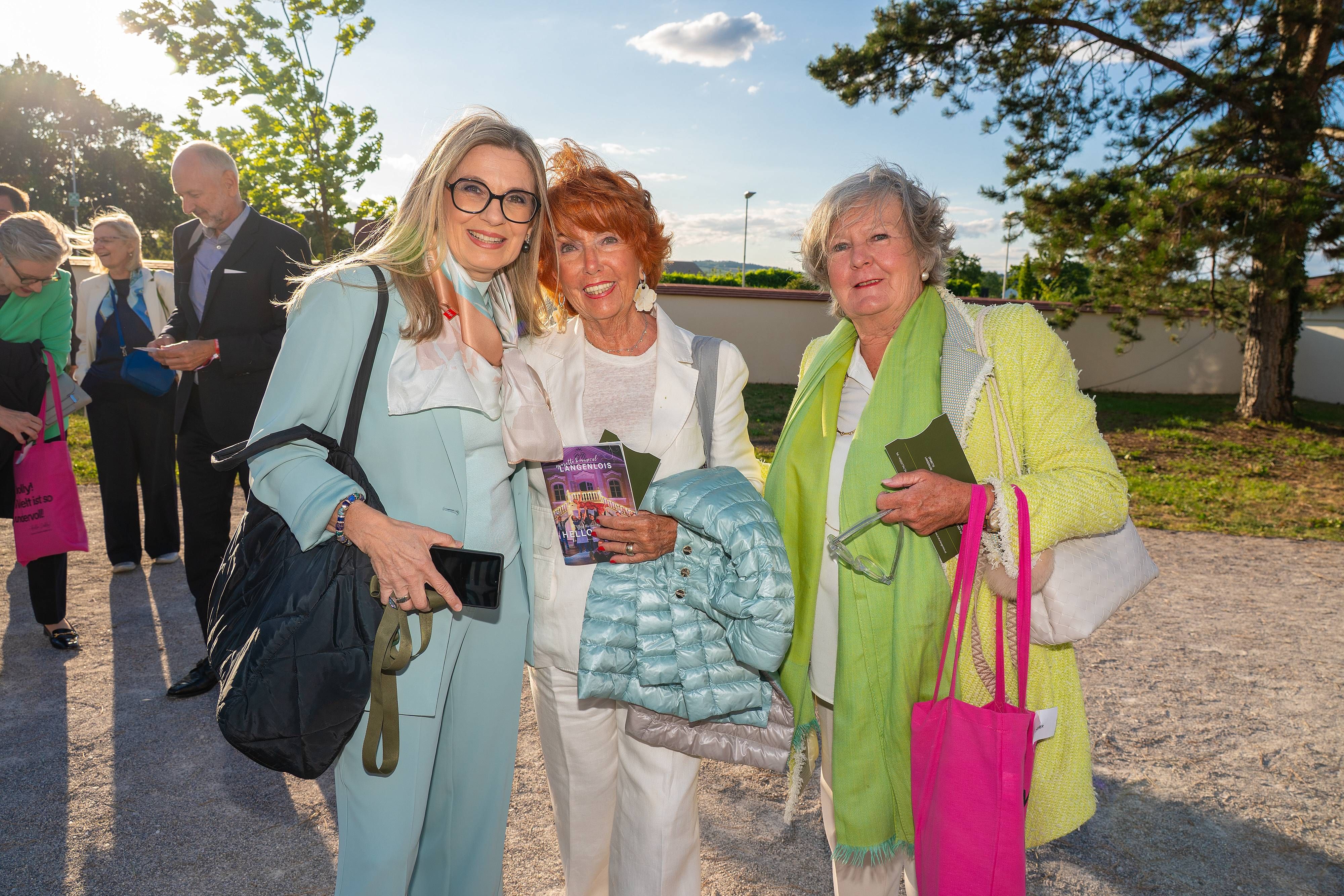Christa Kummer, Inge Klingohr und Lisl Wagner-Bacher bei der Premiere in Langenlois