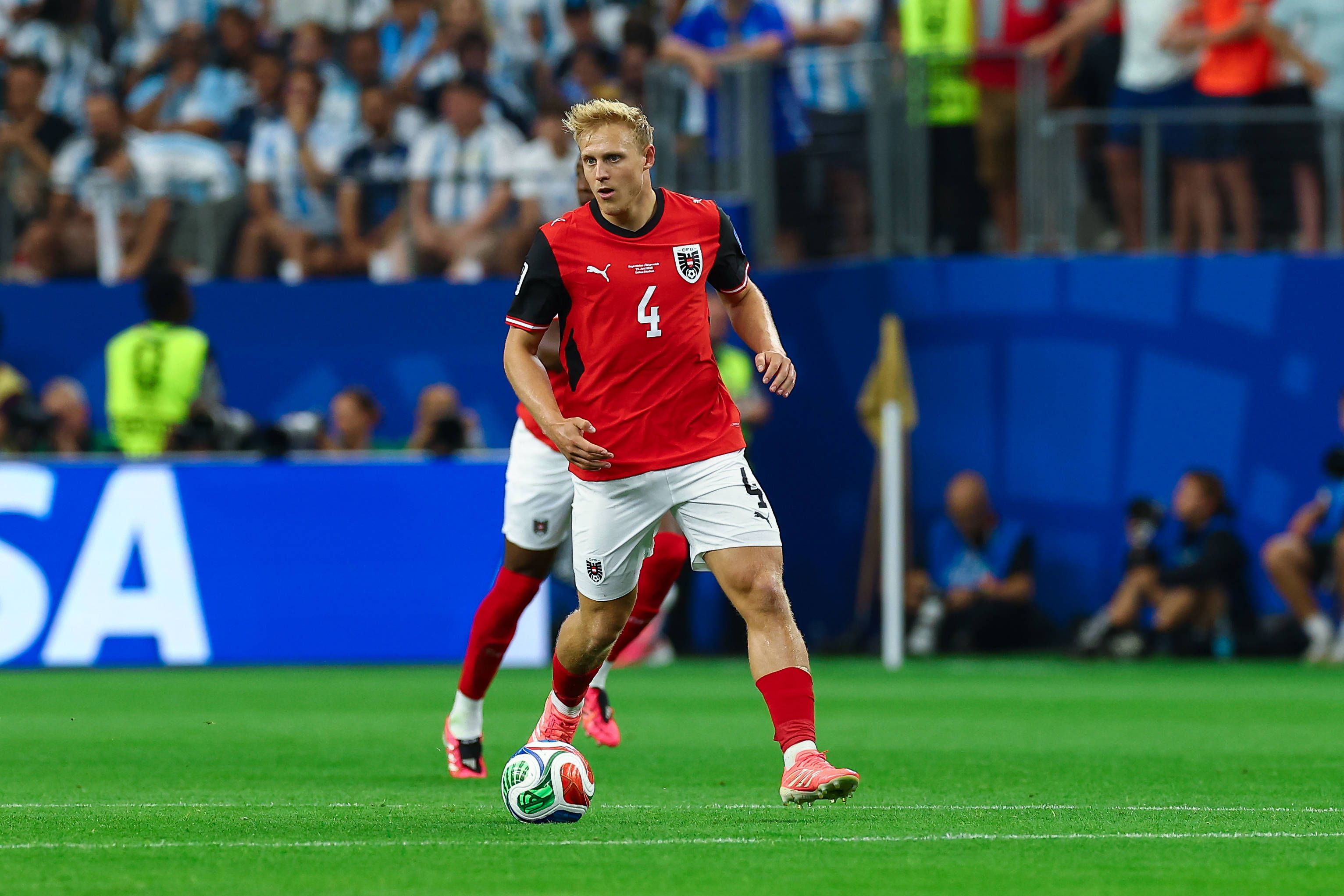 Xaver Schlager spielt jetzt bei Nottingham Forest. 