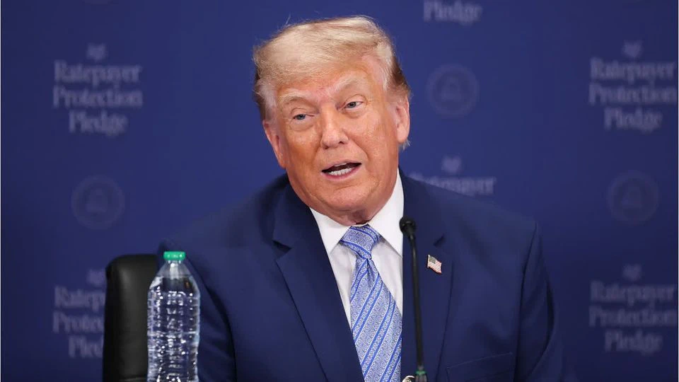 Heute.at - Trump will für Einreise alle Social-Media Konten prüfen