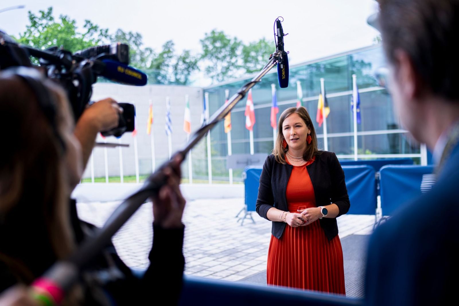 Europaministerin Claudia Bauer (ÖVP) stößt Diskussion über die Größe der EU-Kommission an.