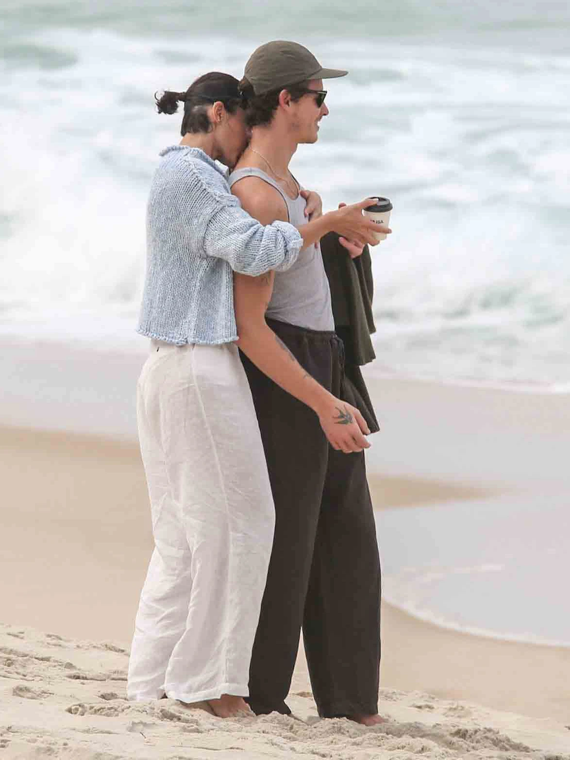 Sooo verliebt: Shawn Mendes und Bruna Marquezine am Strand von Rio.