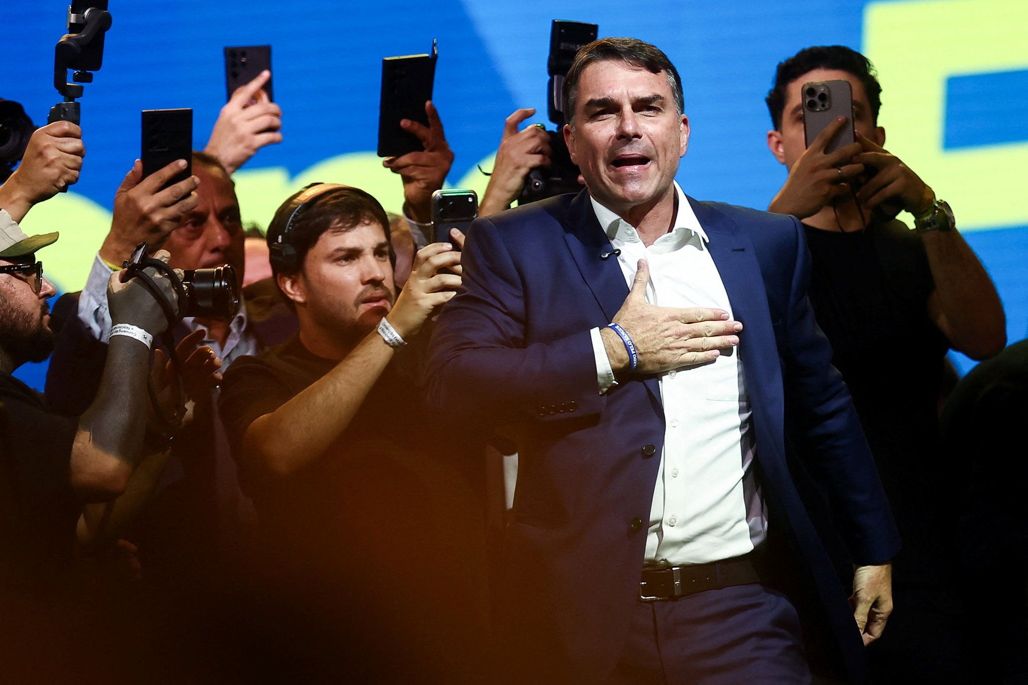 Flávio Bolsonaro tritt gegen Amtsinhaber Lula an.