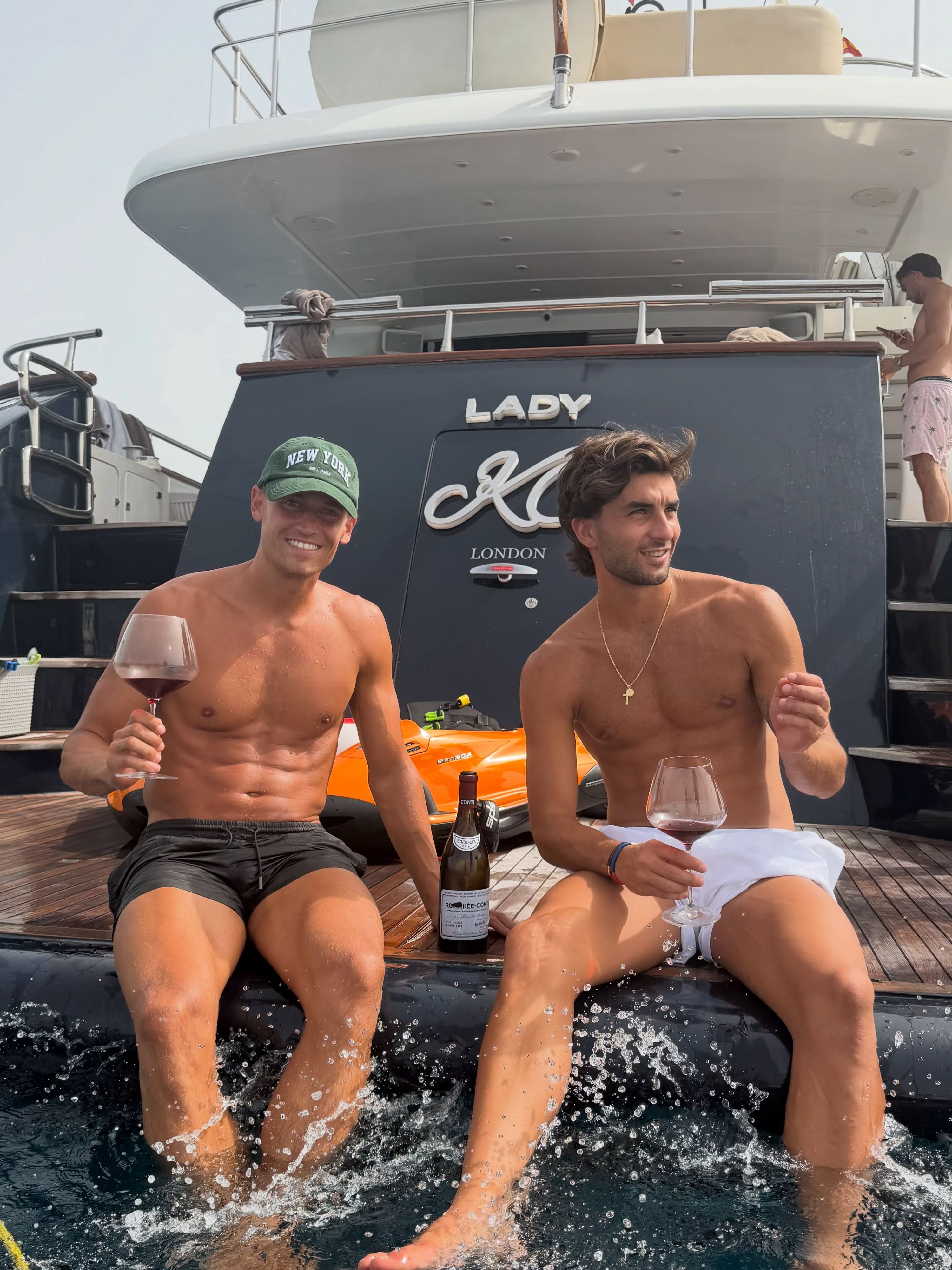 Die spanischen Nationalspieler Marcos Llorente und Ferran Torres (r.).