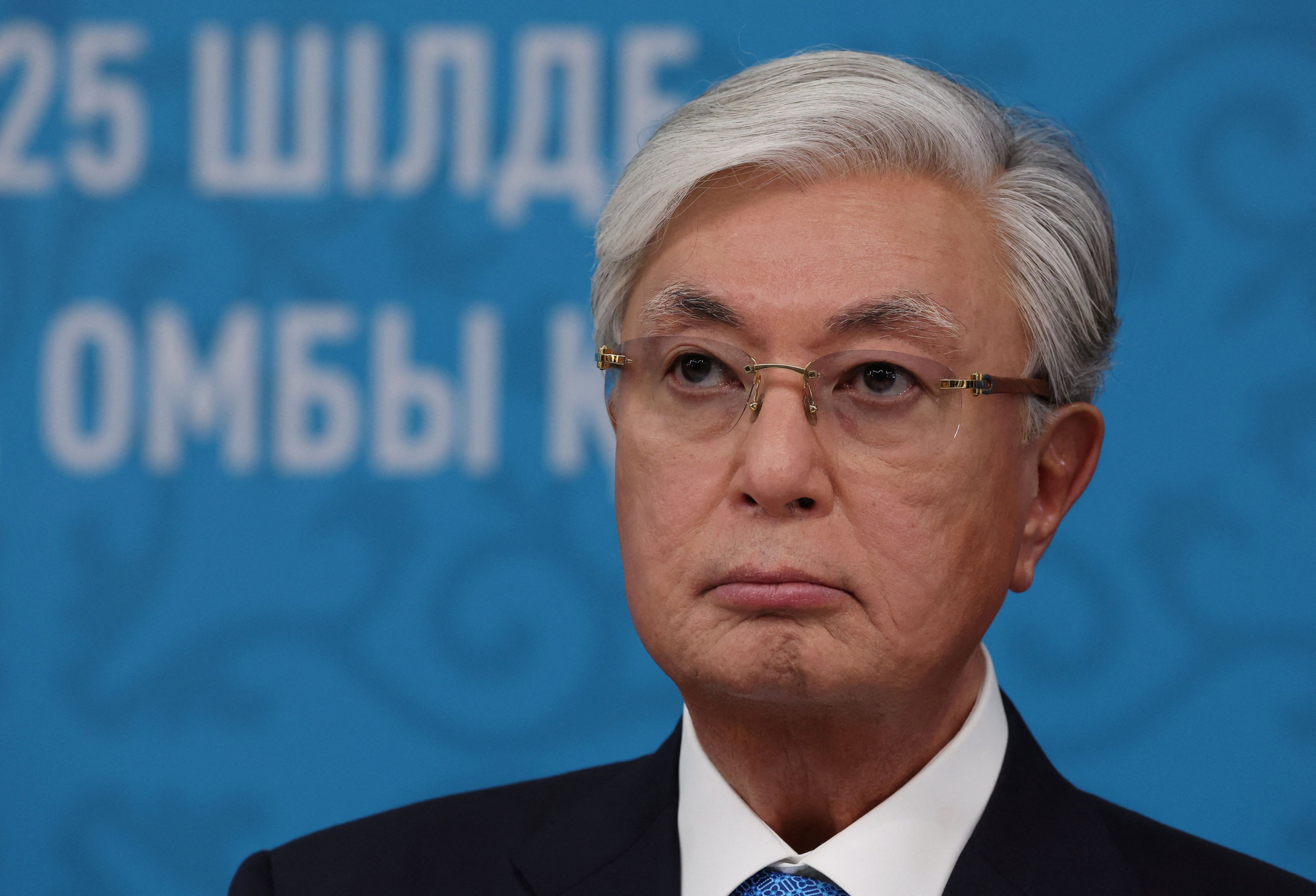 Kasachstans Präsident Tokajew fordert ein Ende des Ukraine-Kriegs.