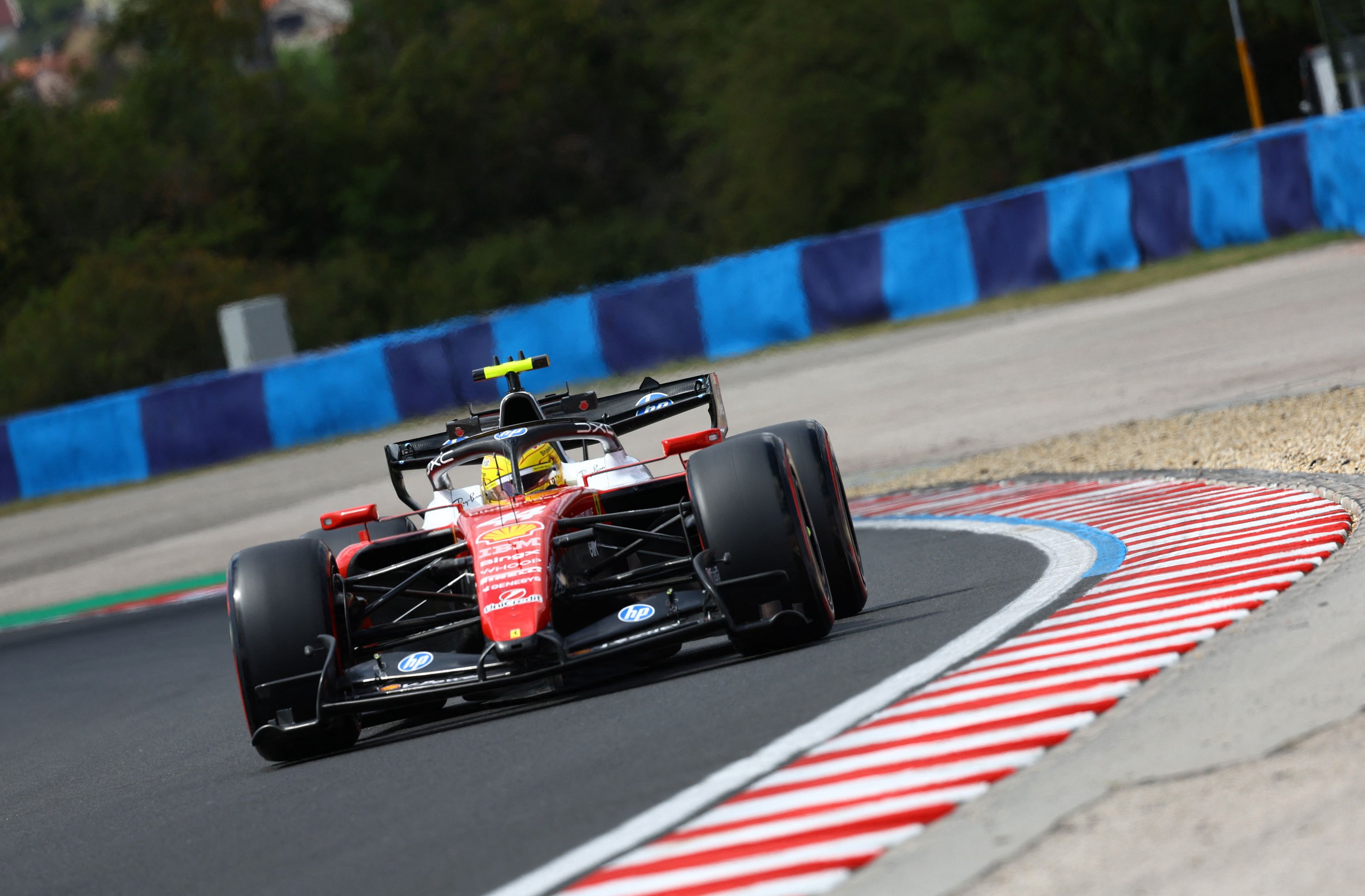 Ferrari-Star Lewis Hamilton auf dem Kurs des Hungarorings. 