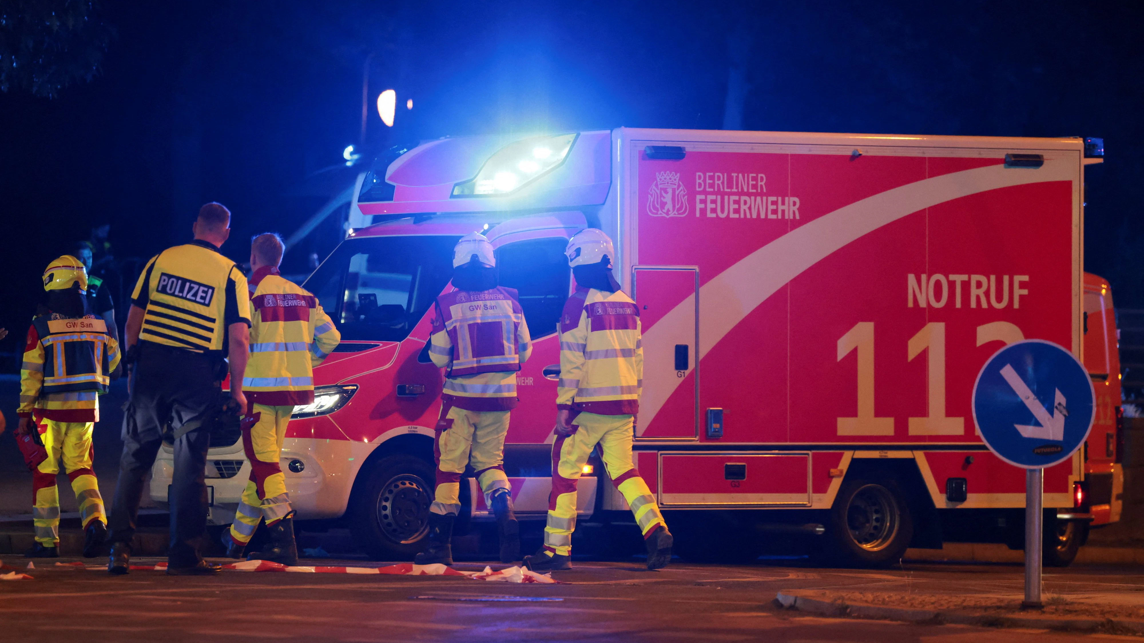 Heute.at - Auto rast in Menschenmenge – CSD in Berlin abgebrochen