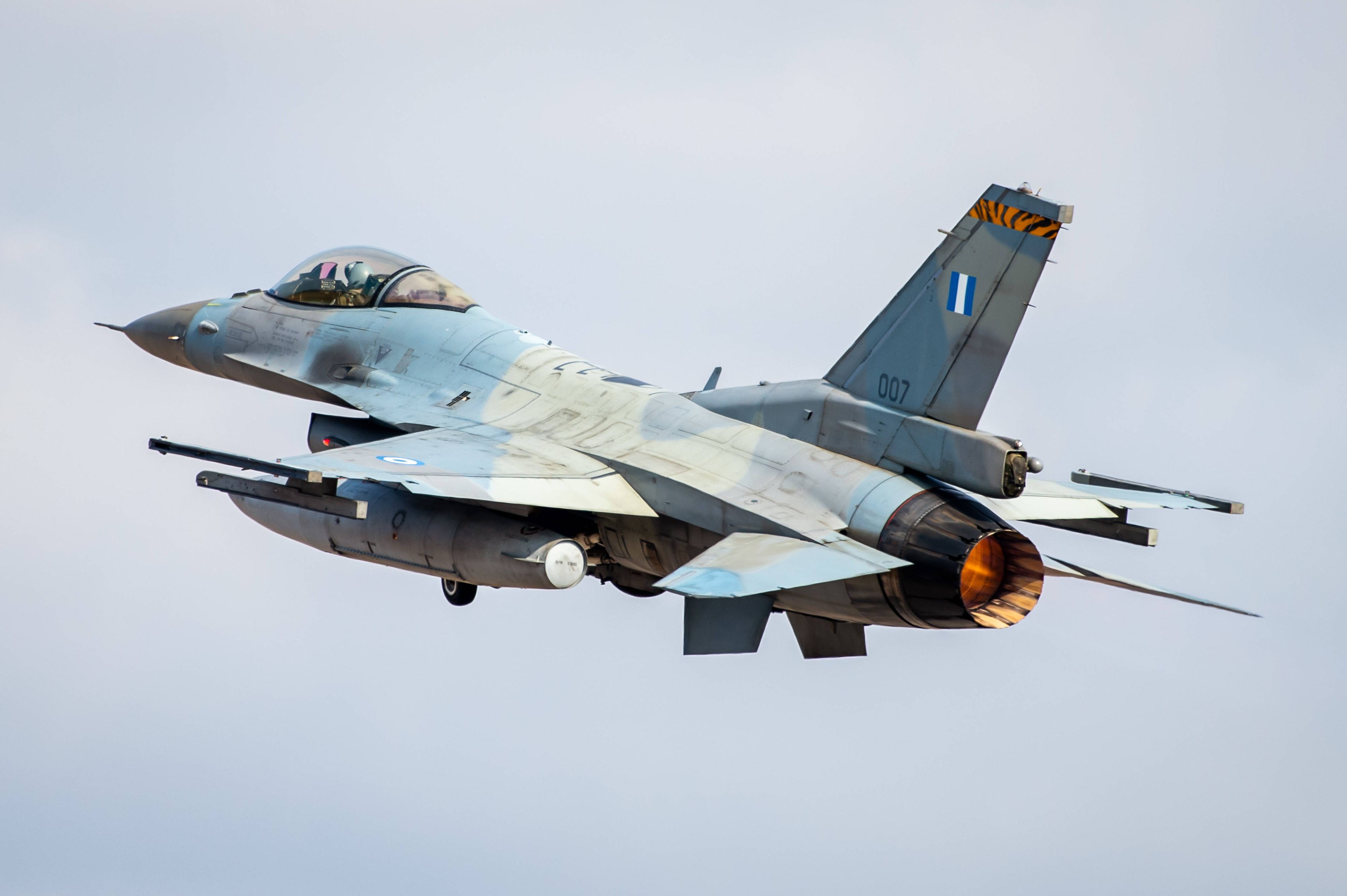 Ein rumänischer F-16-Kampfjet schoss die Drohne ab. (Symbolbild)