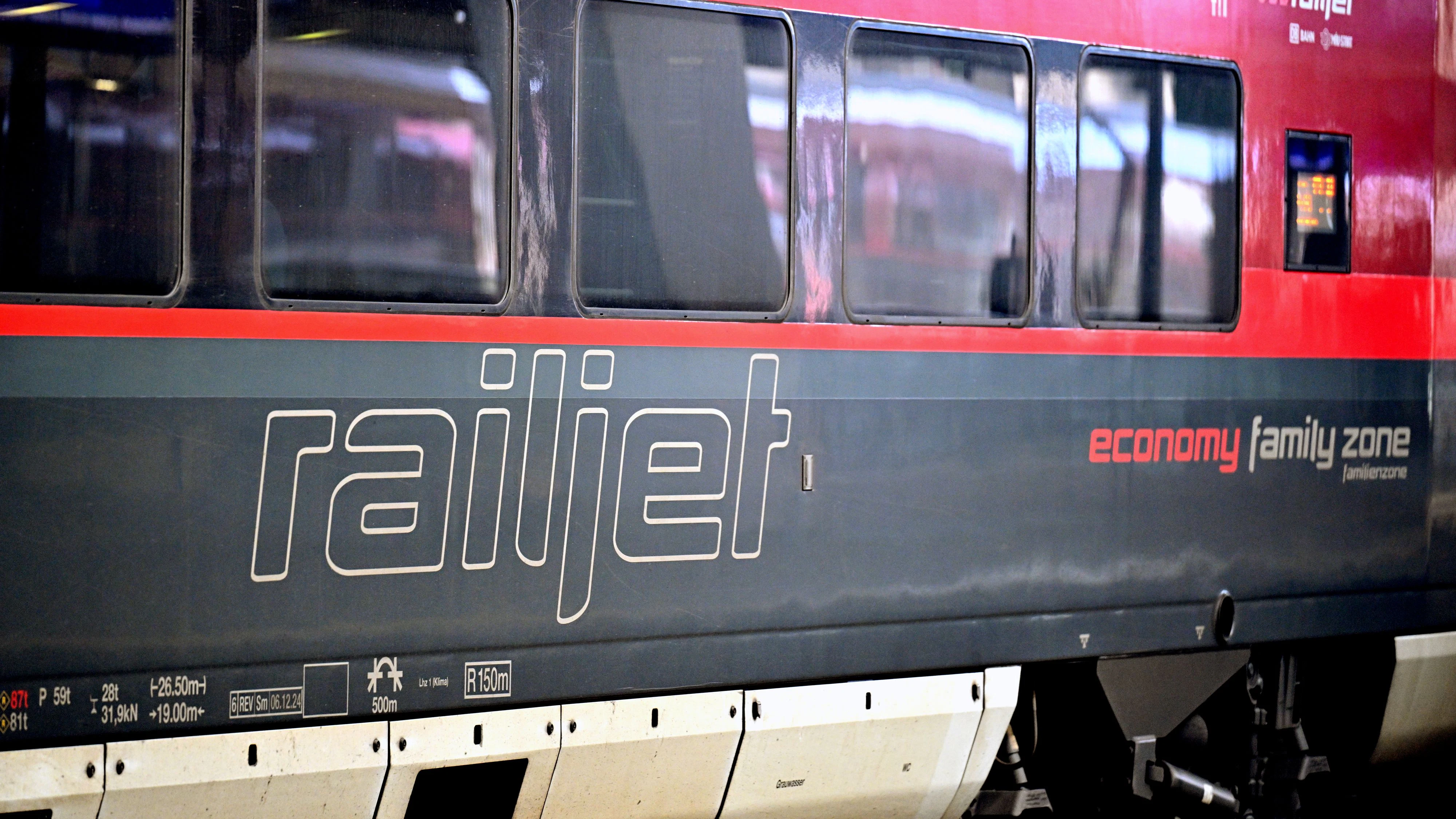 Heute.at - Bahn-Schock! 120 Passagiere saßen in Railjet fest