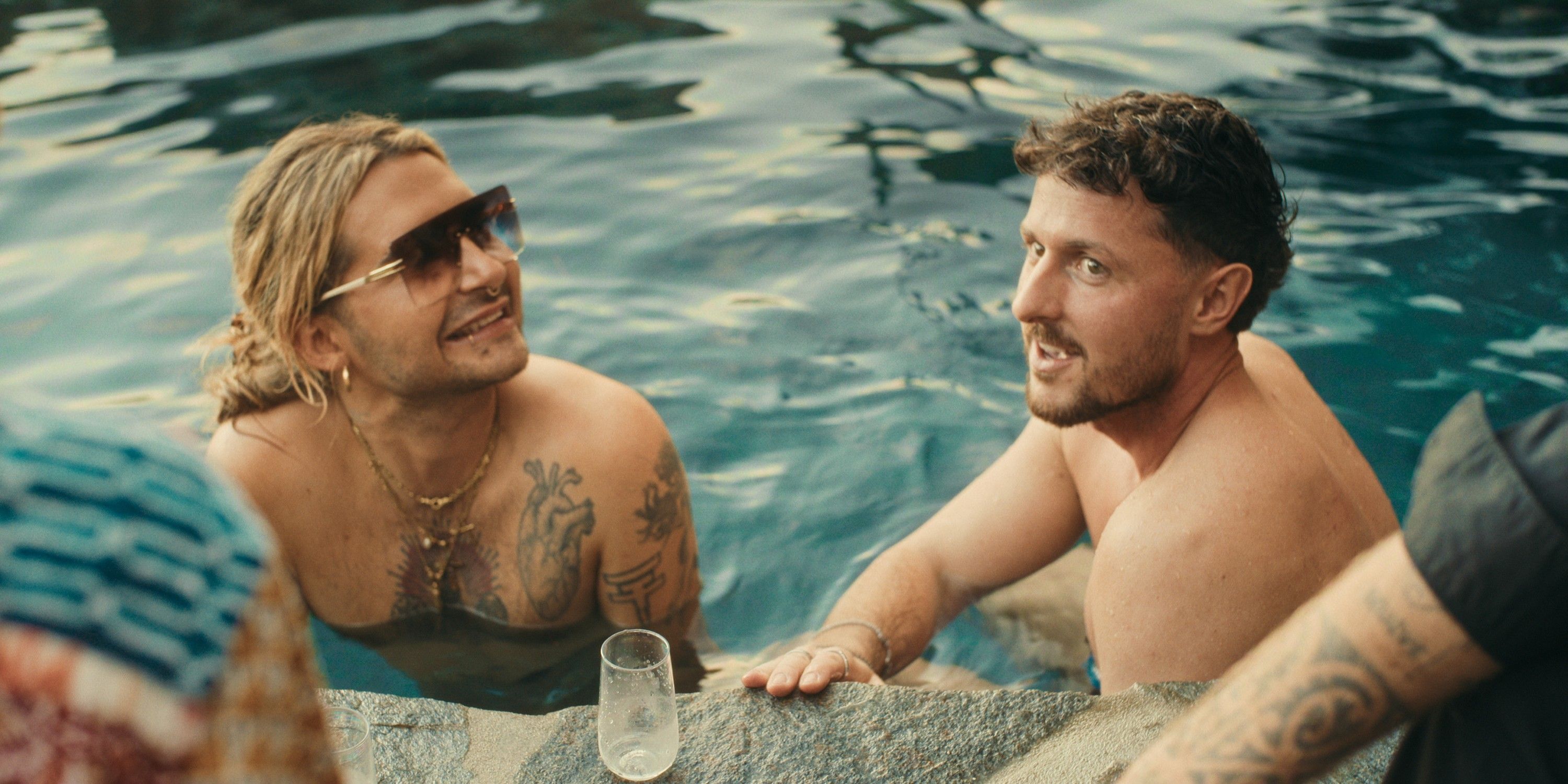 Bill Kaulitz und Jannik Kontalis bei der Poolparty der Zwillinge in Los Angeles.