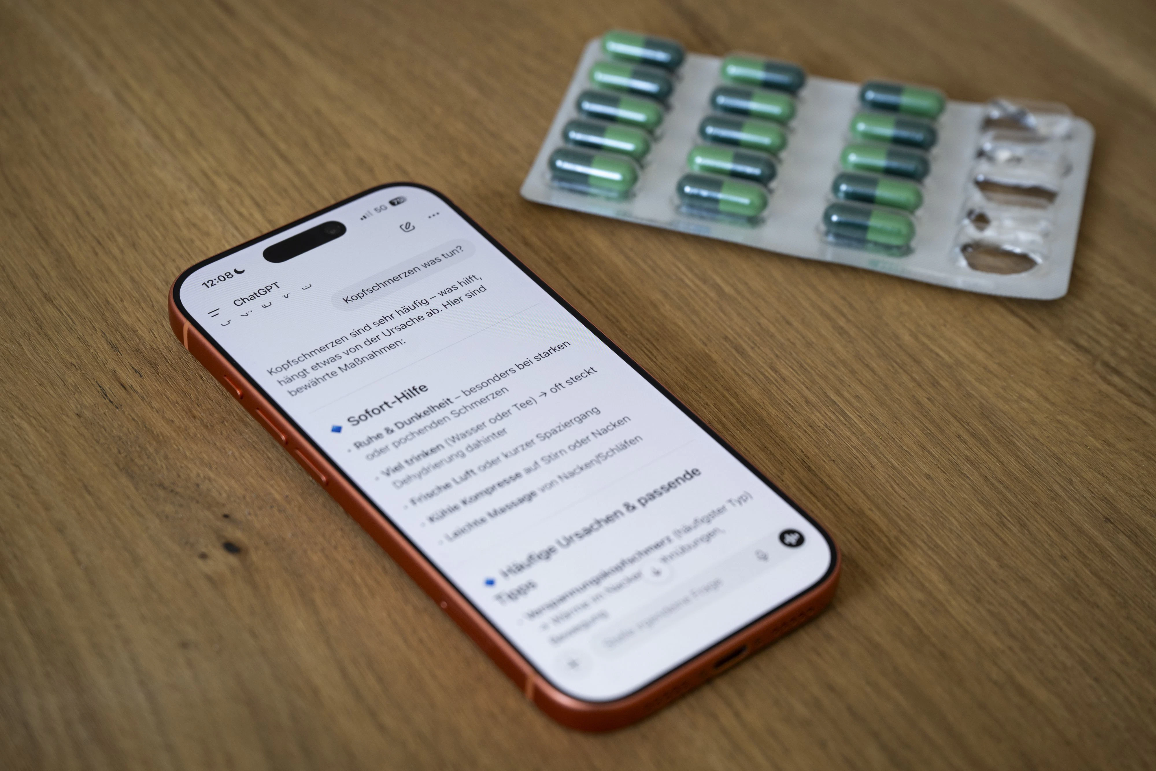 ChatGPT-Antwort auf eine konkrete Anfrage. Allerdings: Laut Studien liegt die Trefferquote der KI bezüglich der Diagnose bei medizinischen Notfällen nur bei etwa 50 Prozent