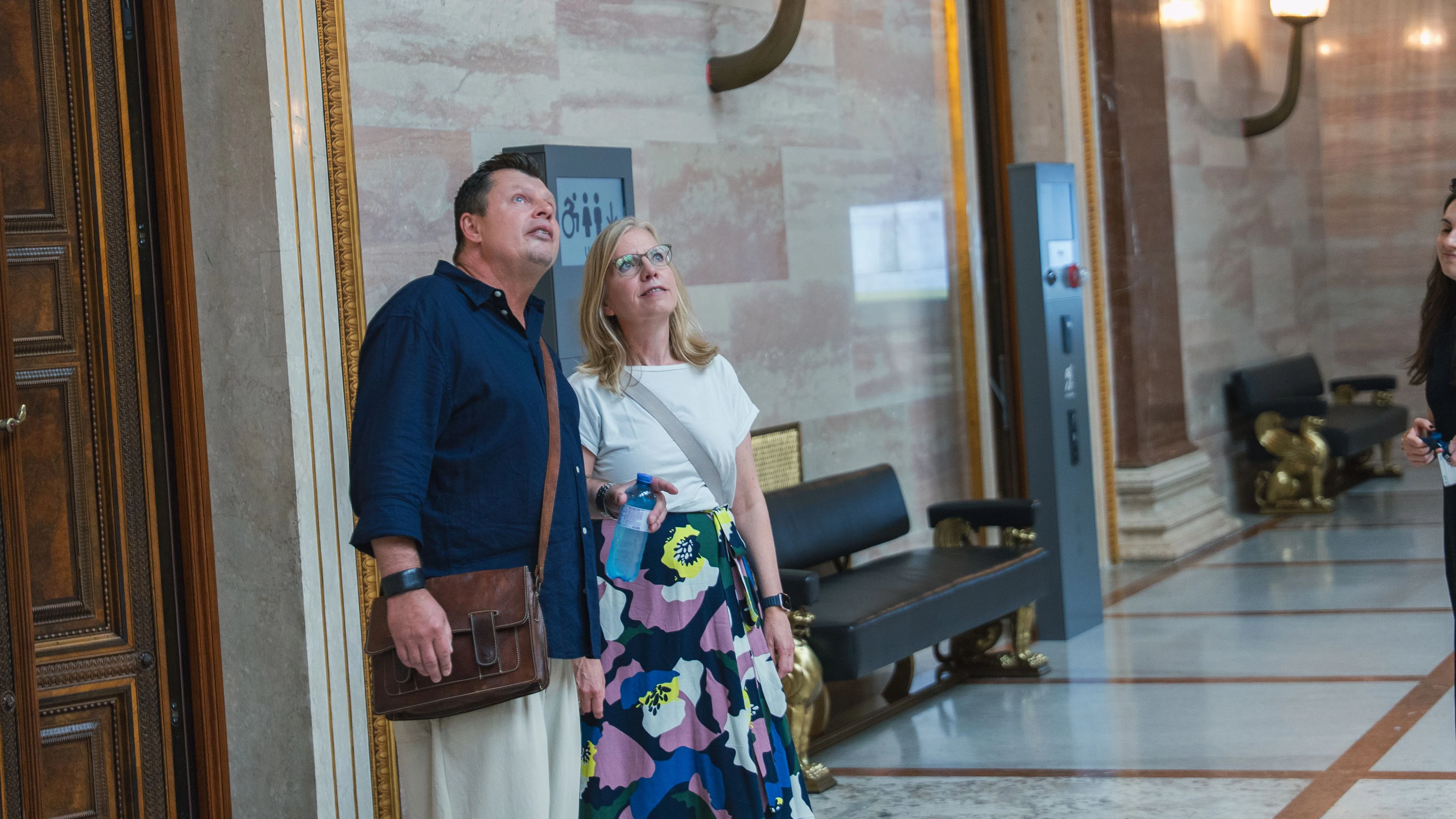 Leonore Gewessler führte Wolfgang persönlich durch das Parlament.