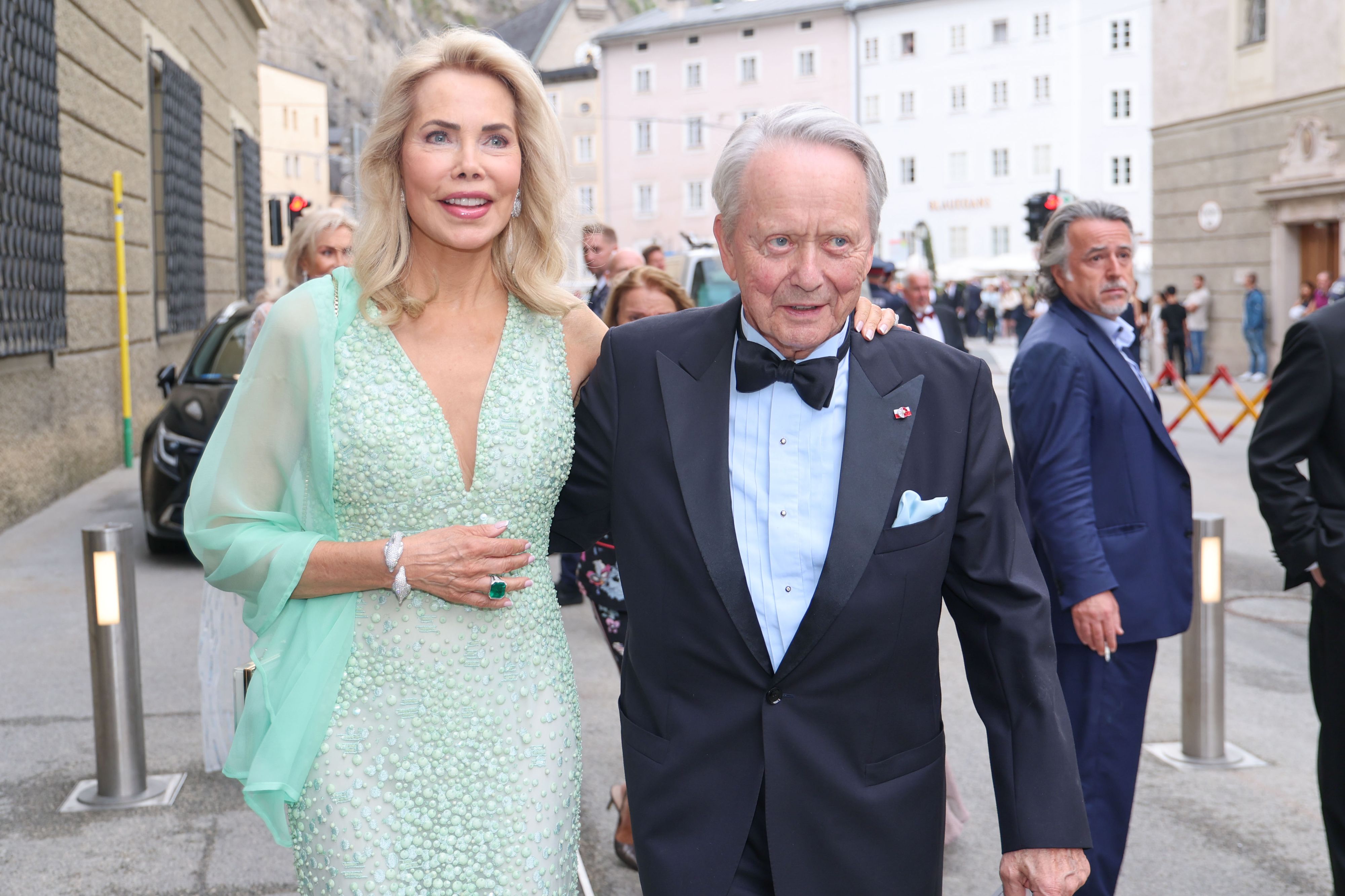 Wolfgang Porsche mit Ehefrau Gabriele bei der Premiere in Salzburg