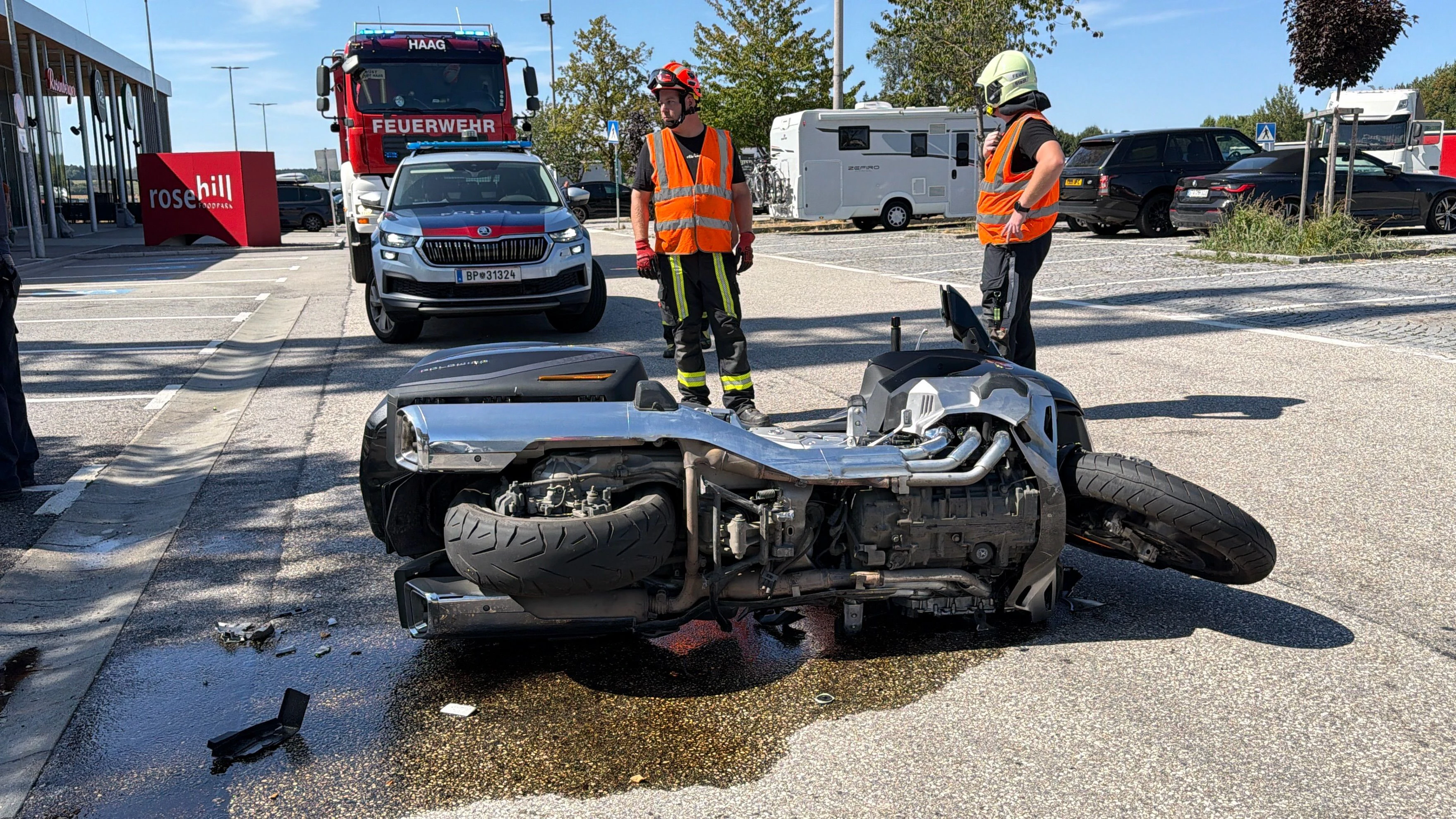 Heute.at - Motorrad und Pkw krachten in Haag zusammen