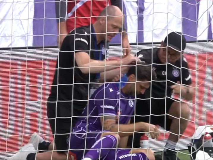 Aleks Dragovic am Boden.