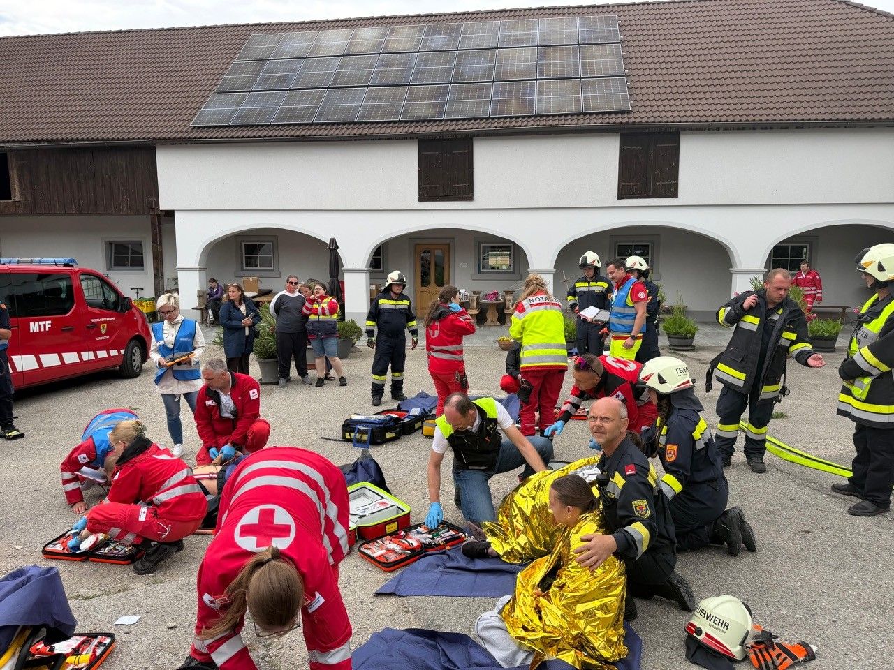 Beim Notarzt-Refresher 2026 in Gerersdorf trainierten Retter den Ernstfall.