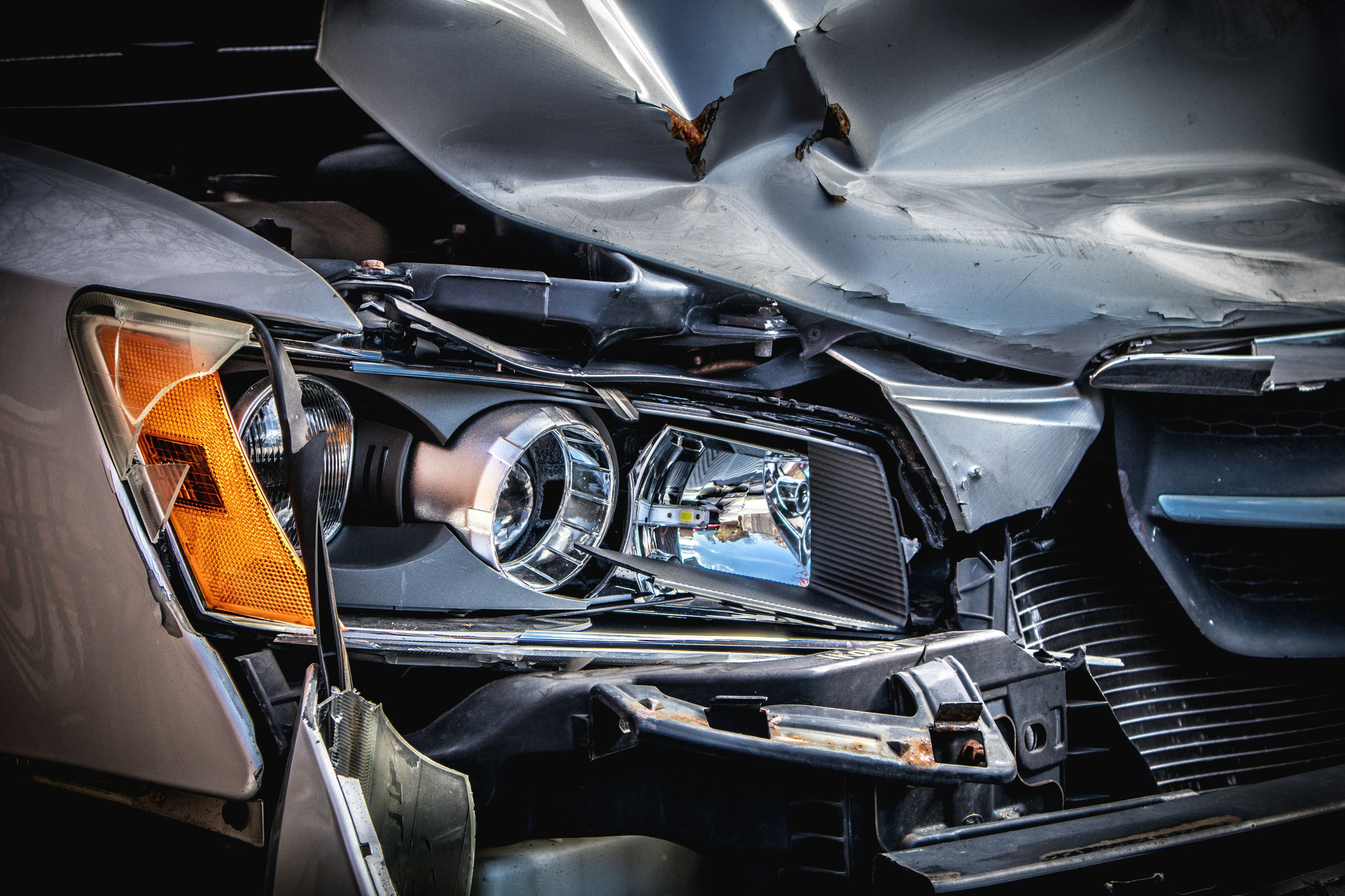 Das Auto der Unfalllenkerin musste von einem Abschleppdienst abtransportiert werden.