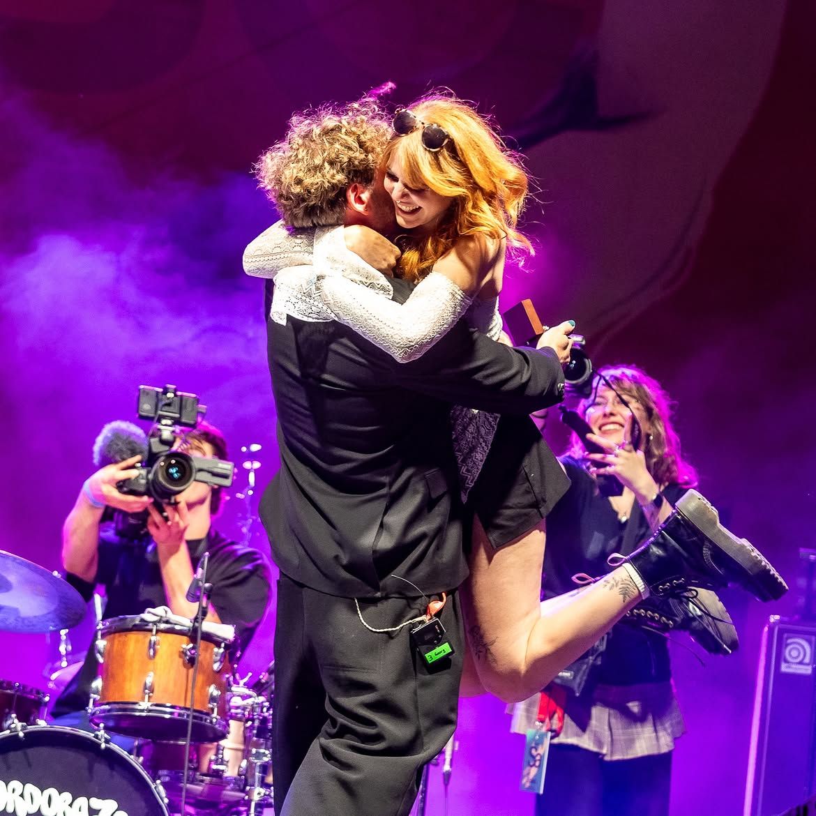 Beim Schlussapplaus ging Bassist Georg Pinter vor seiner Partnerin auf die Knie.