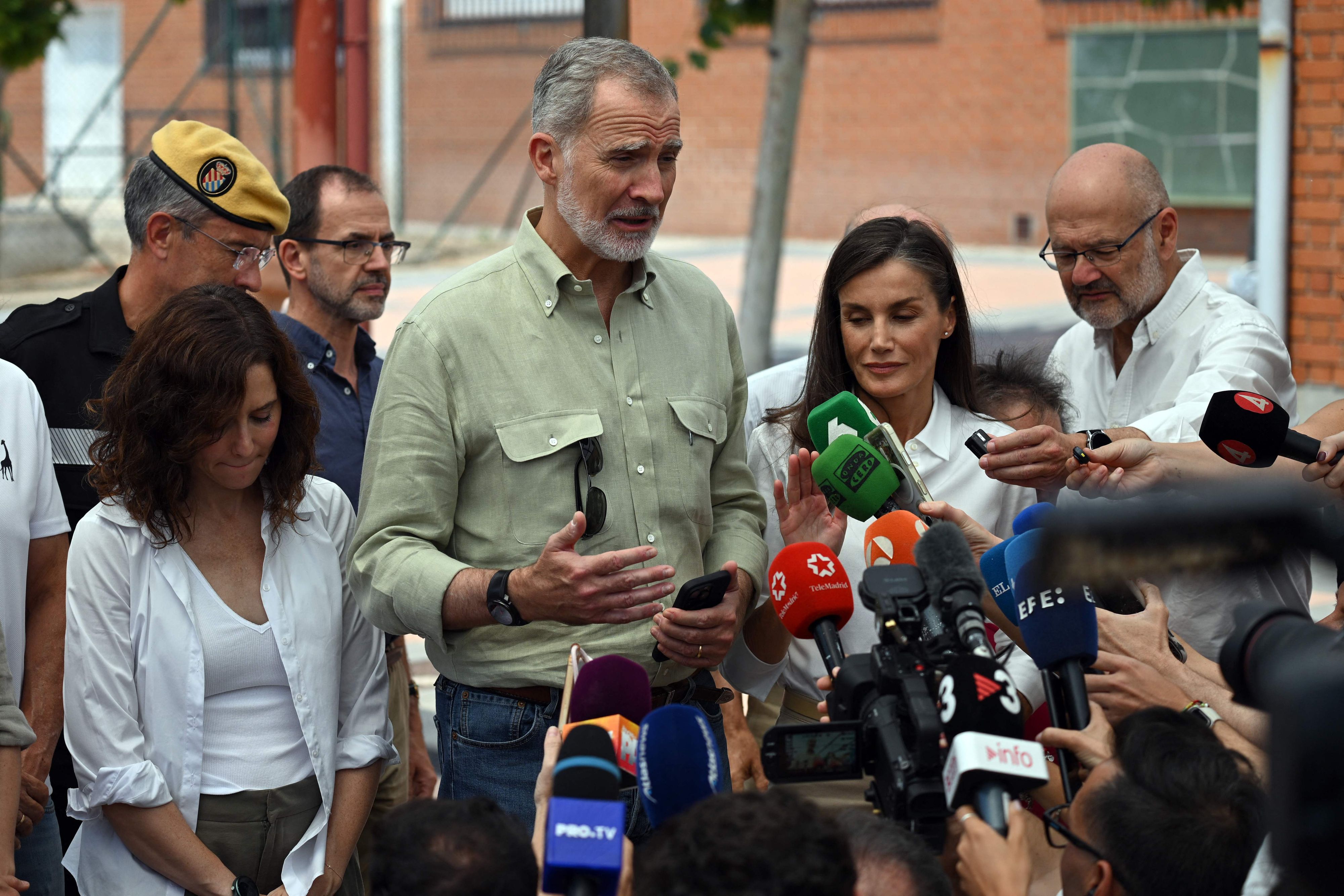 König Felipe VI. hielt in Madrid eine Rede, in der er den Betroffenen sein Mitgefühl aussprach und sie tröstete. 