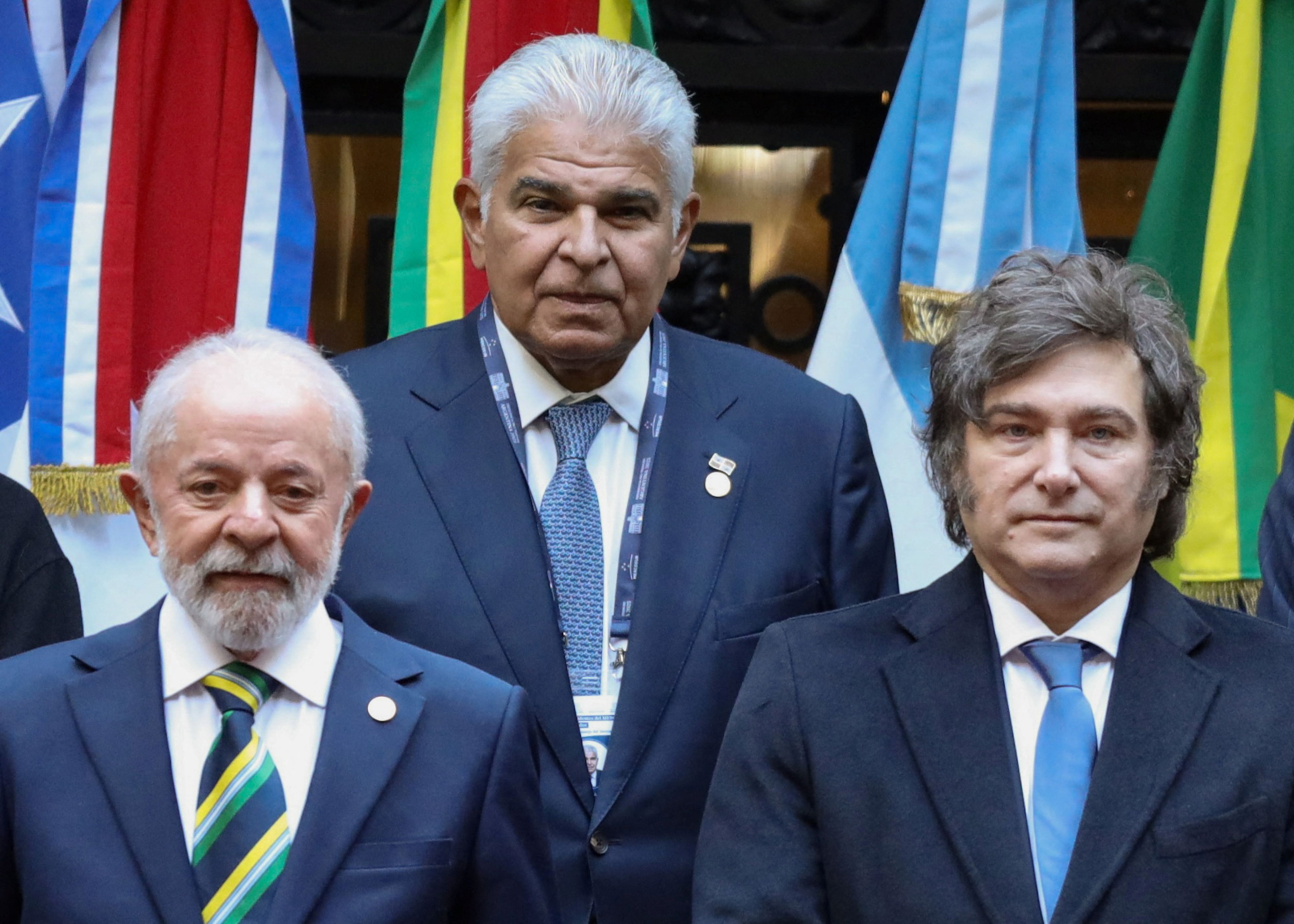 Javier Milei (rechts) und Luiz Inacio Lula da Silva (links).