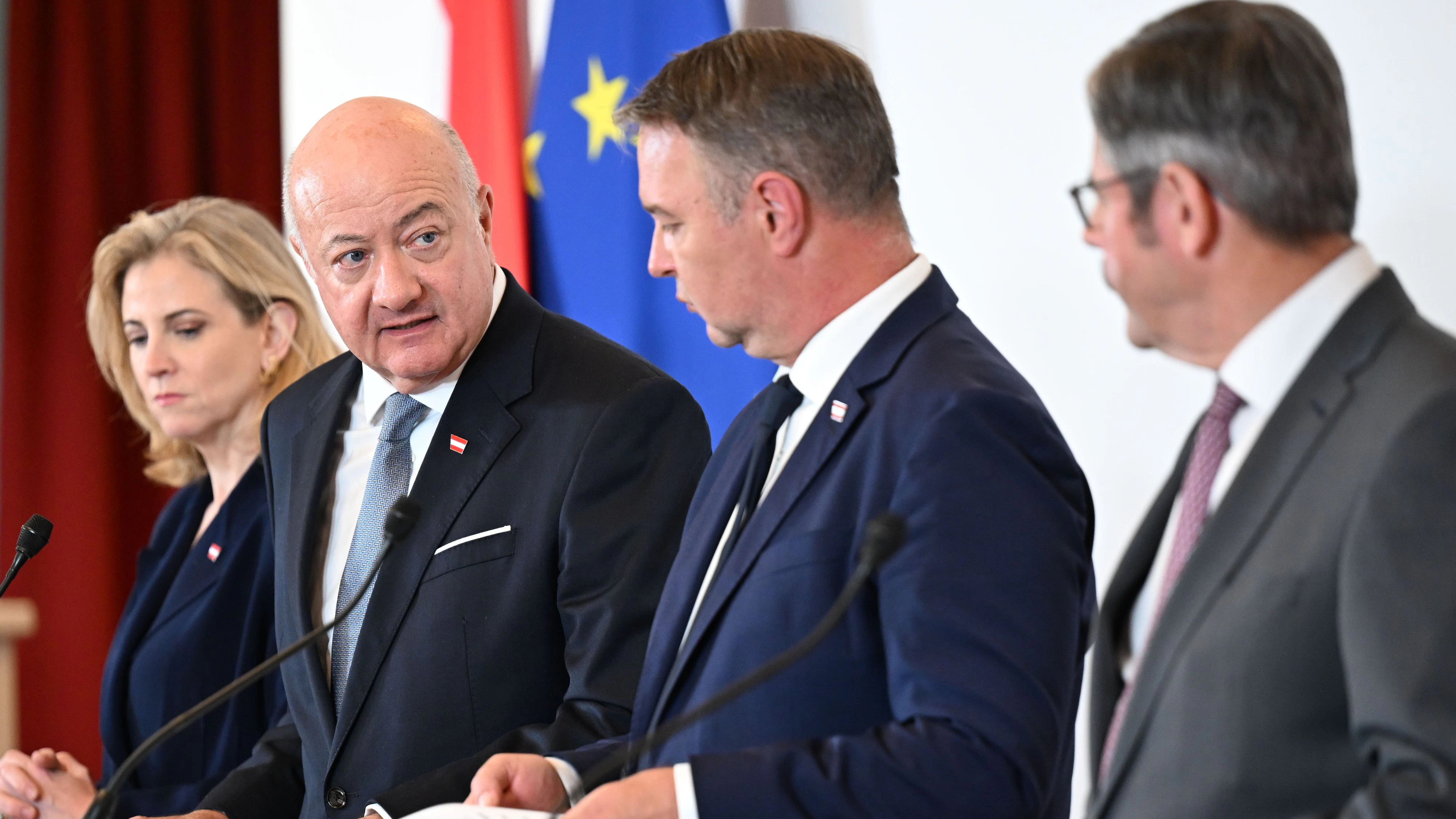 Präsentation der Wehrdienst-Reform nach dem Sommerministerrat: Meinl-Reisinger, Stocker, Babler, Hameseder (v.l.).