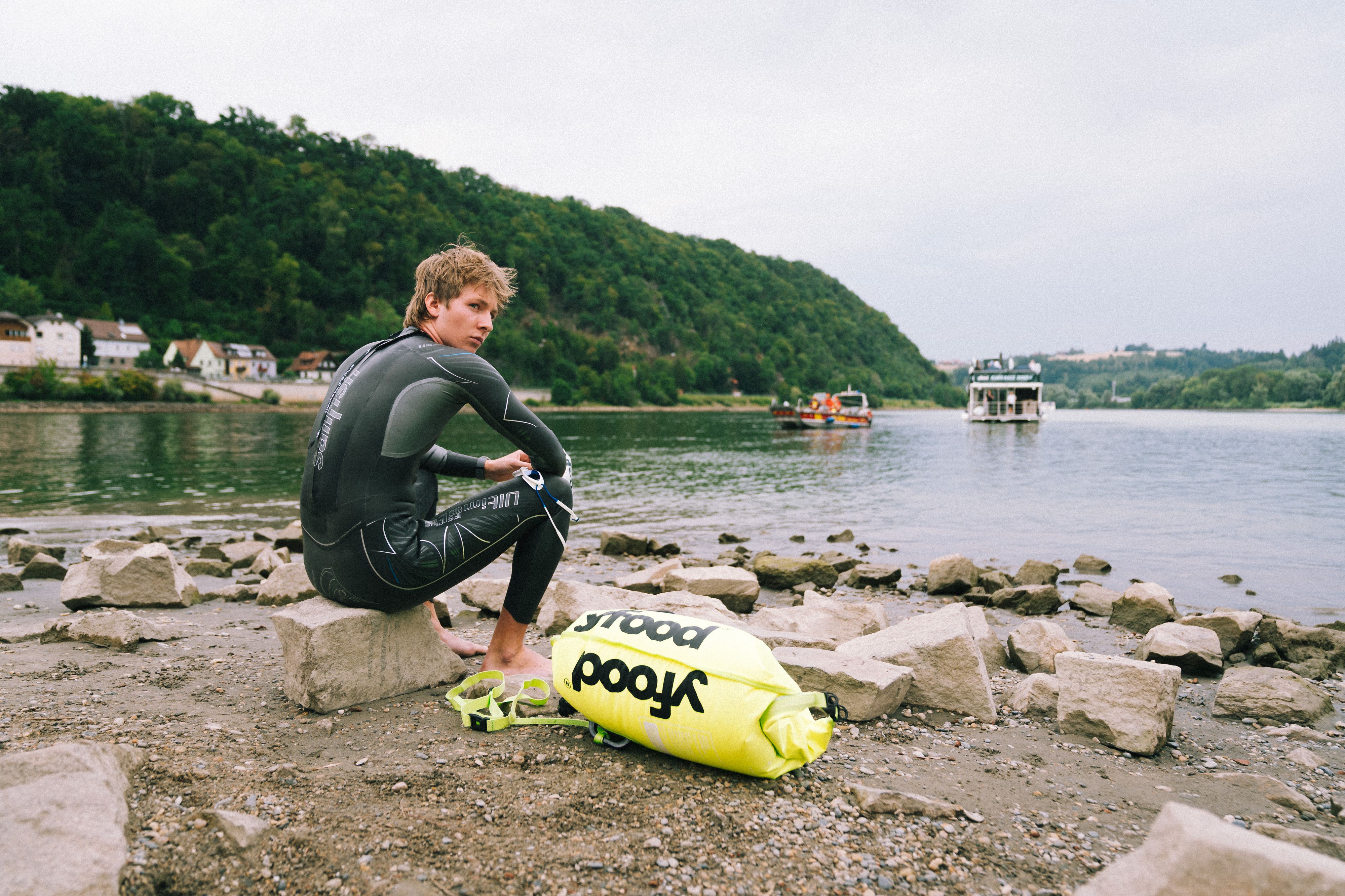 Influencer Marinus Obermair will in 72 Stunden von Passau nach Bratislava schwimmen.